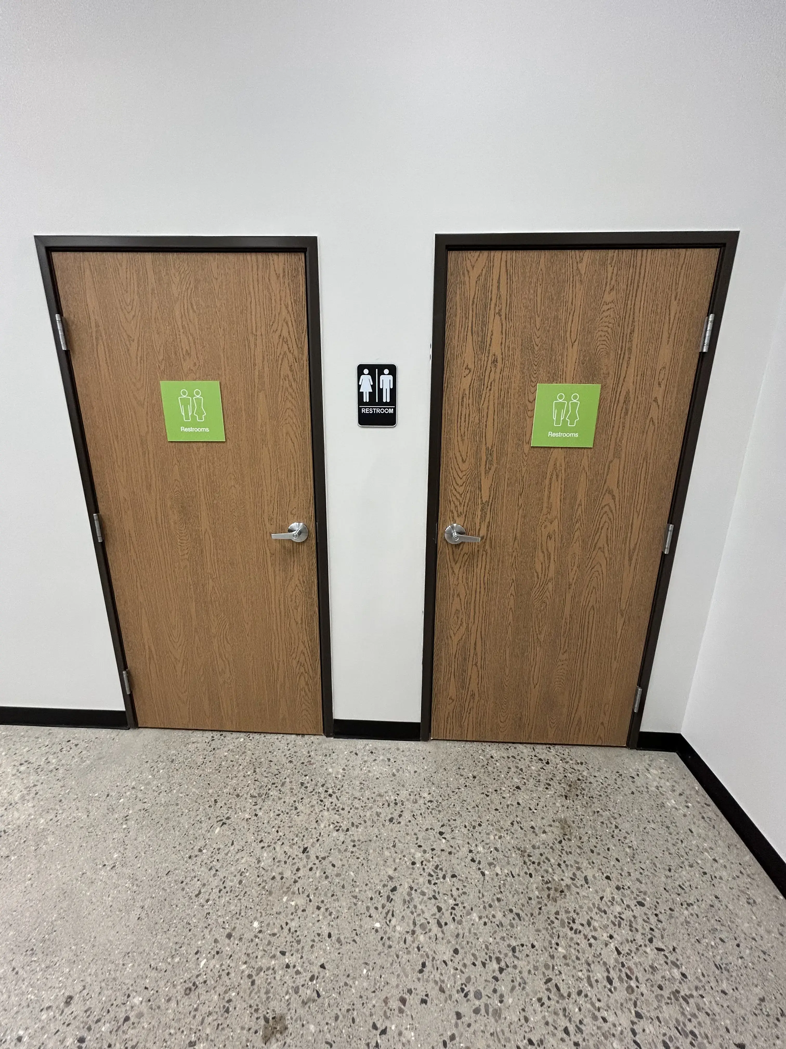Universal Laundromat of Rochester Hills - Image 6