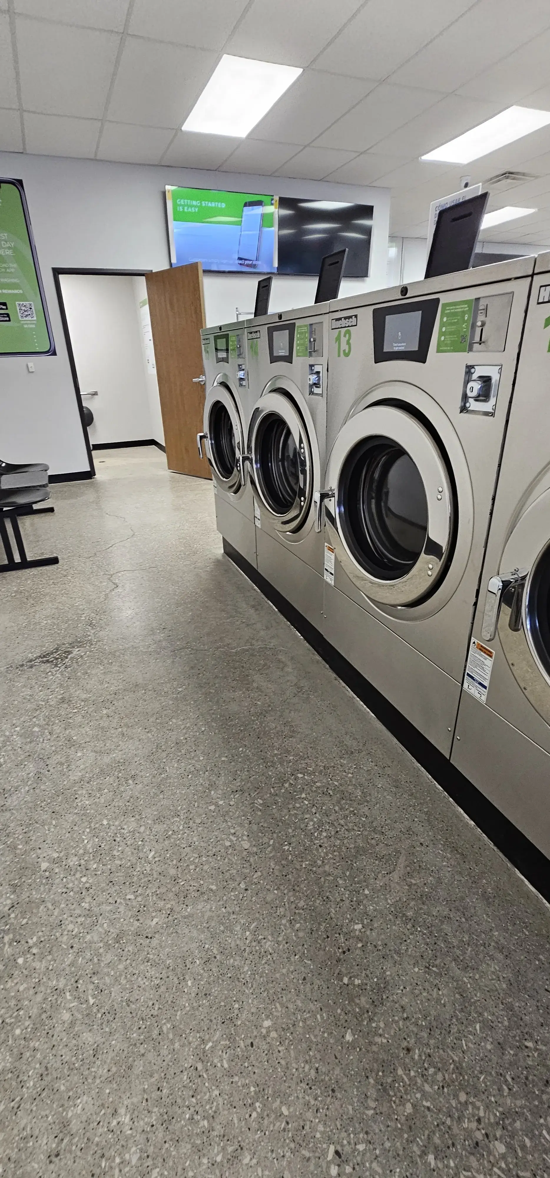 Universal Laundromat of Taylor - Image 14