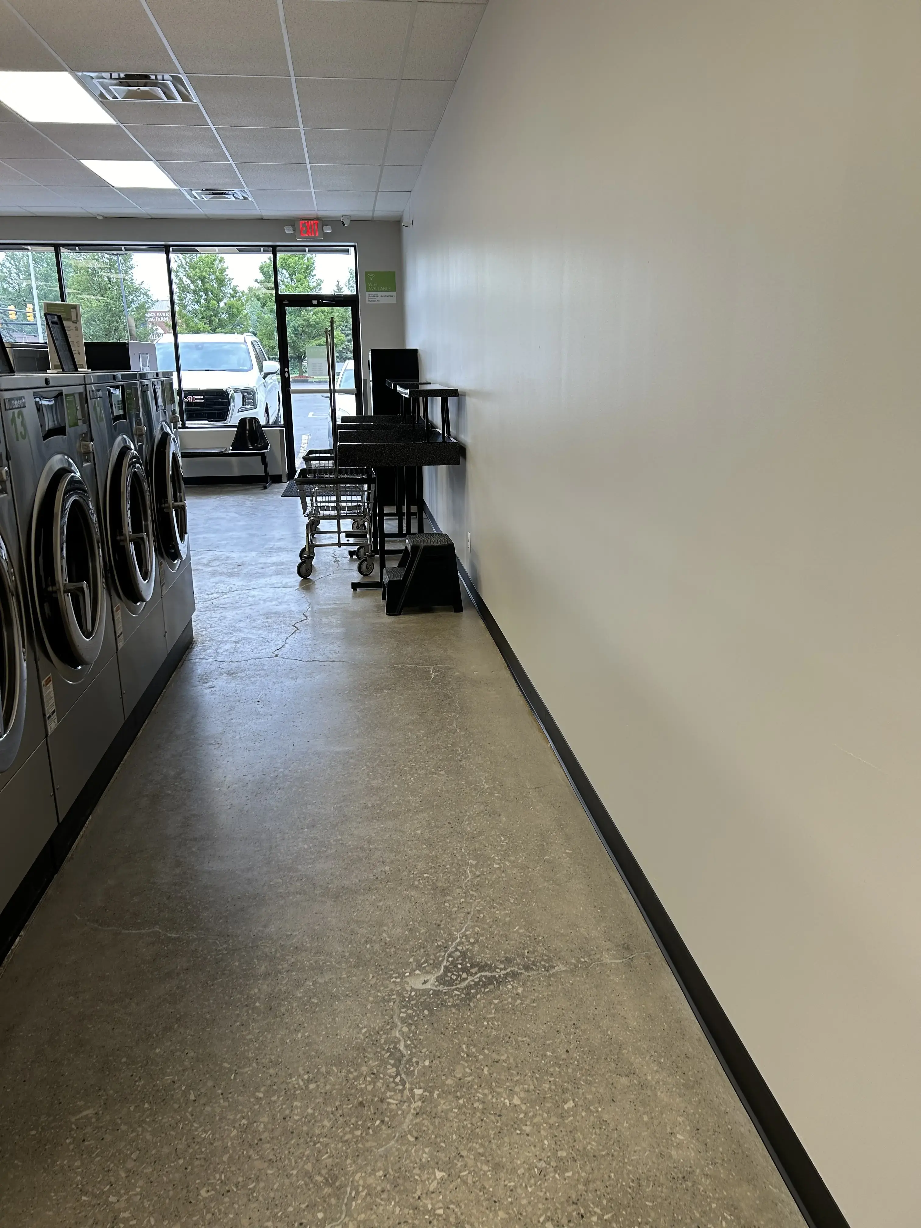Universal Laundromat of Taylor - Image 16