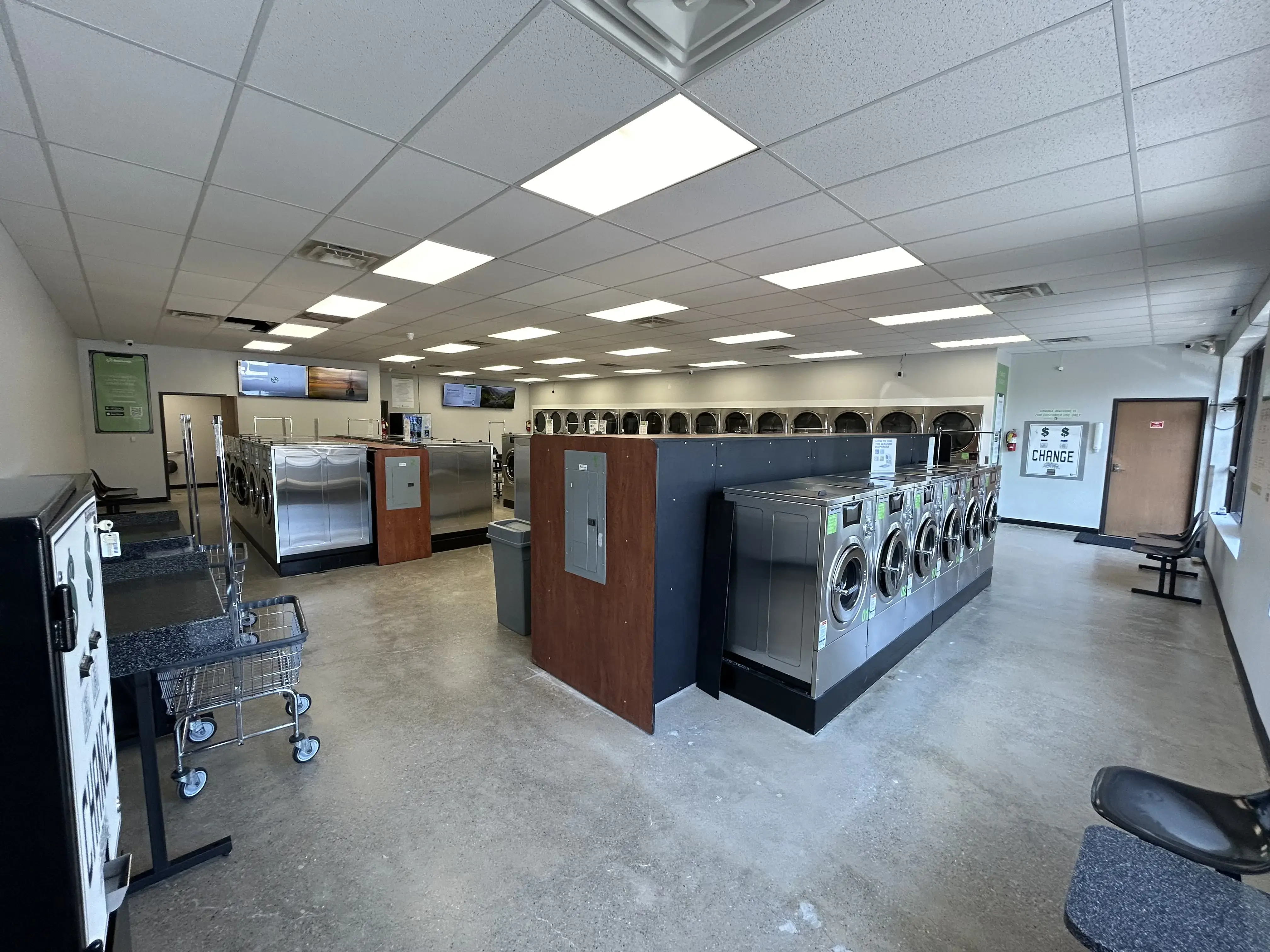 Universal Laundromat of Taylor - Image 3