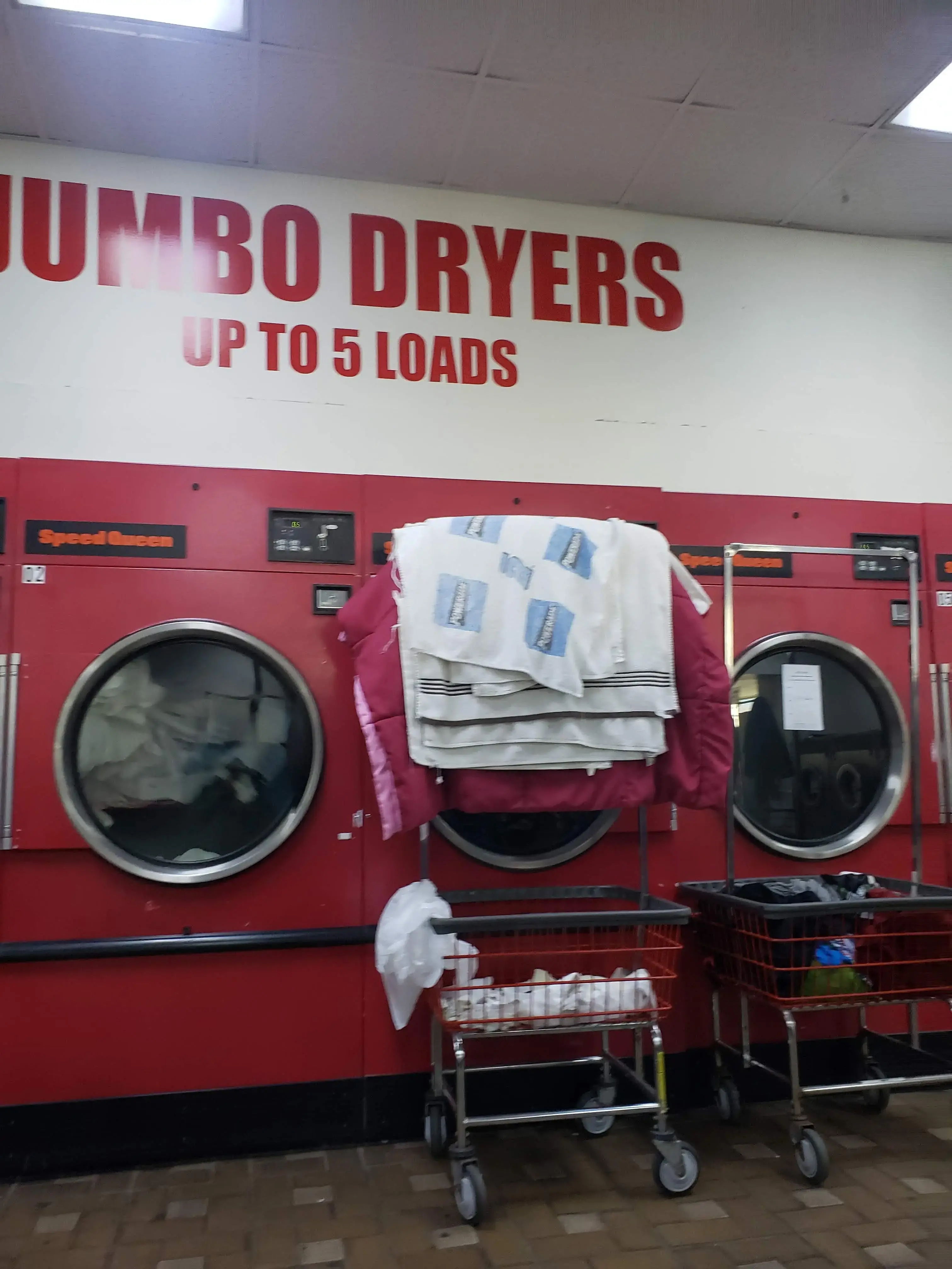 University Coin Laundromat - Image 14