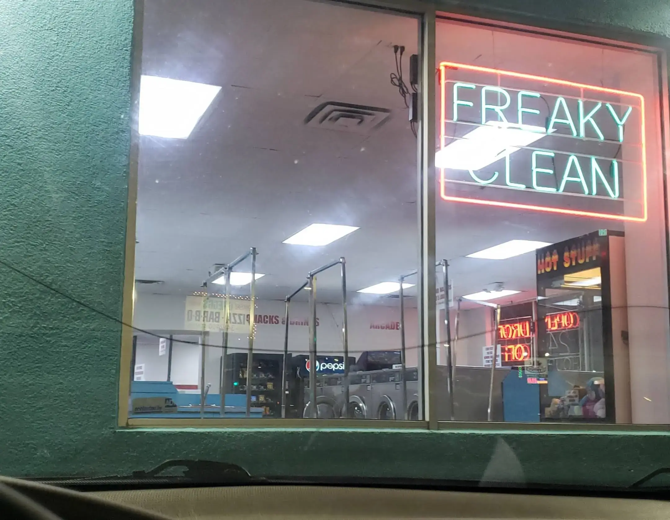 University Coin Laundromat - Image 12
