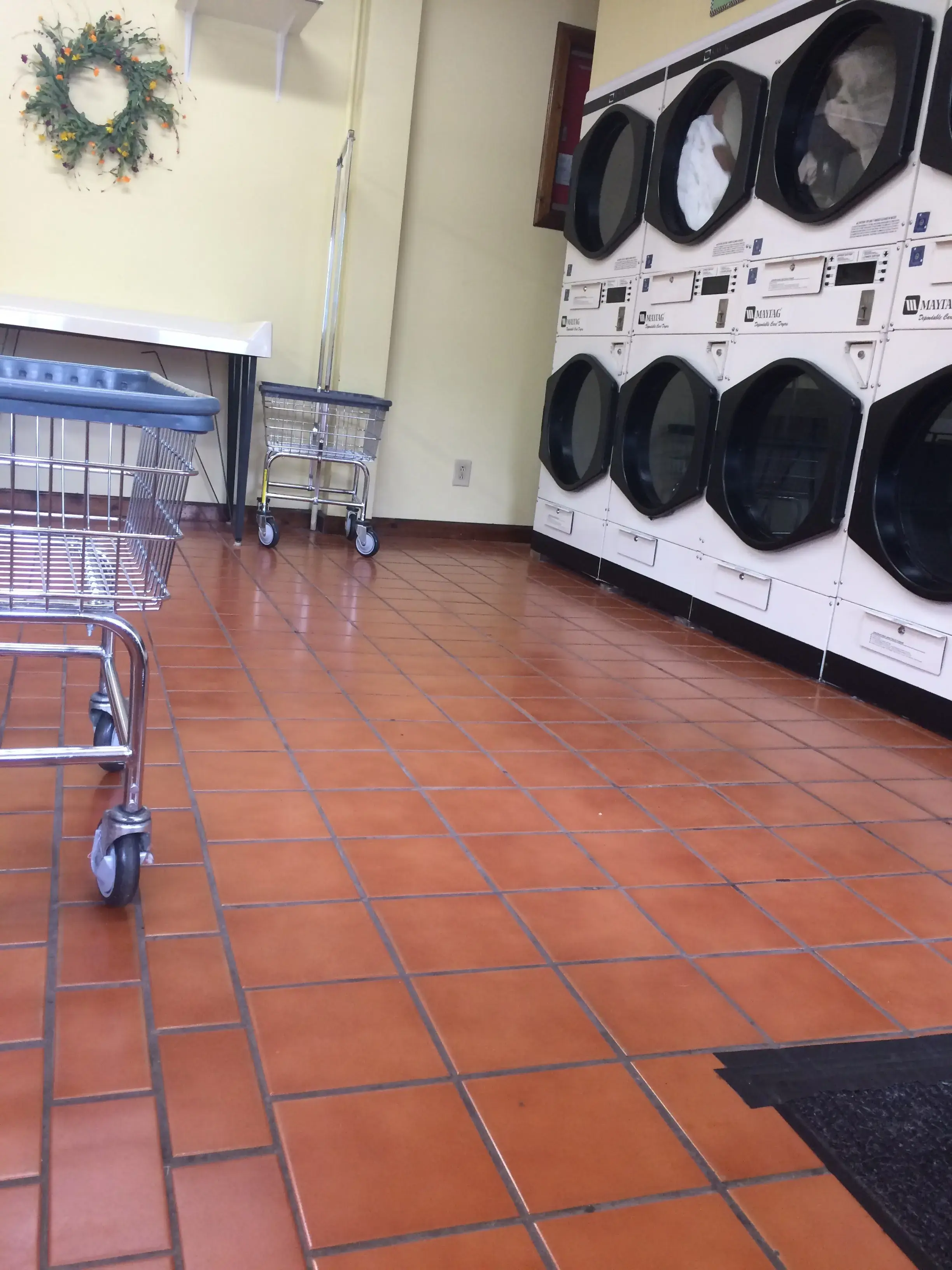 University Laundromat - Image 6