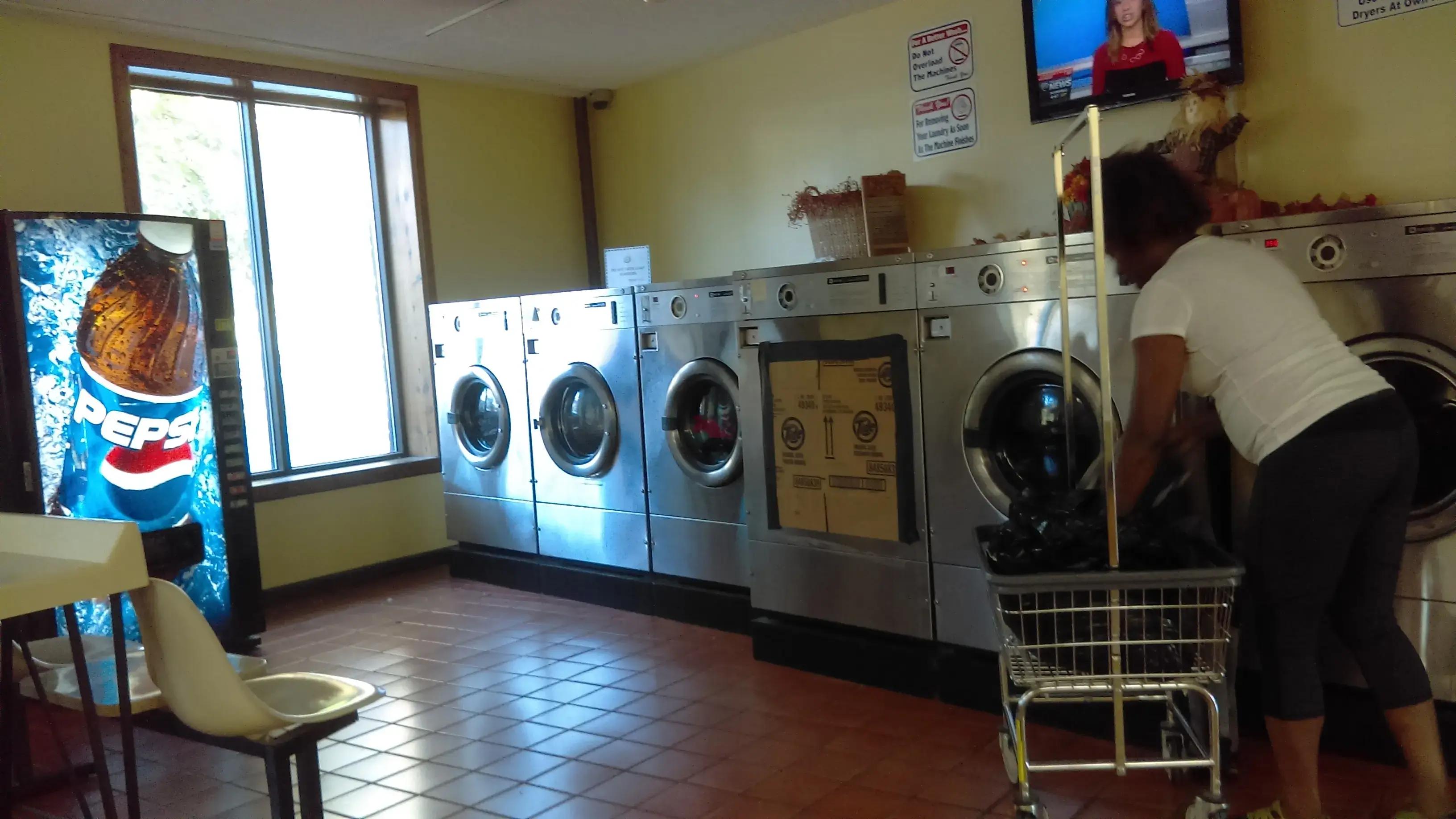 University Laundromat - Image 11