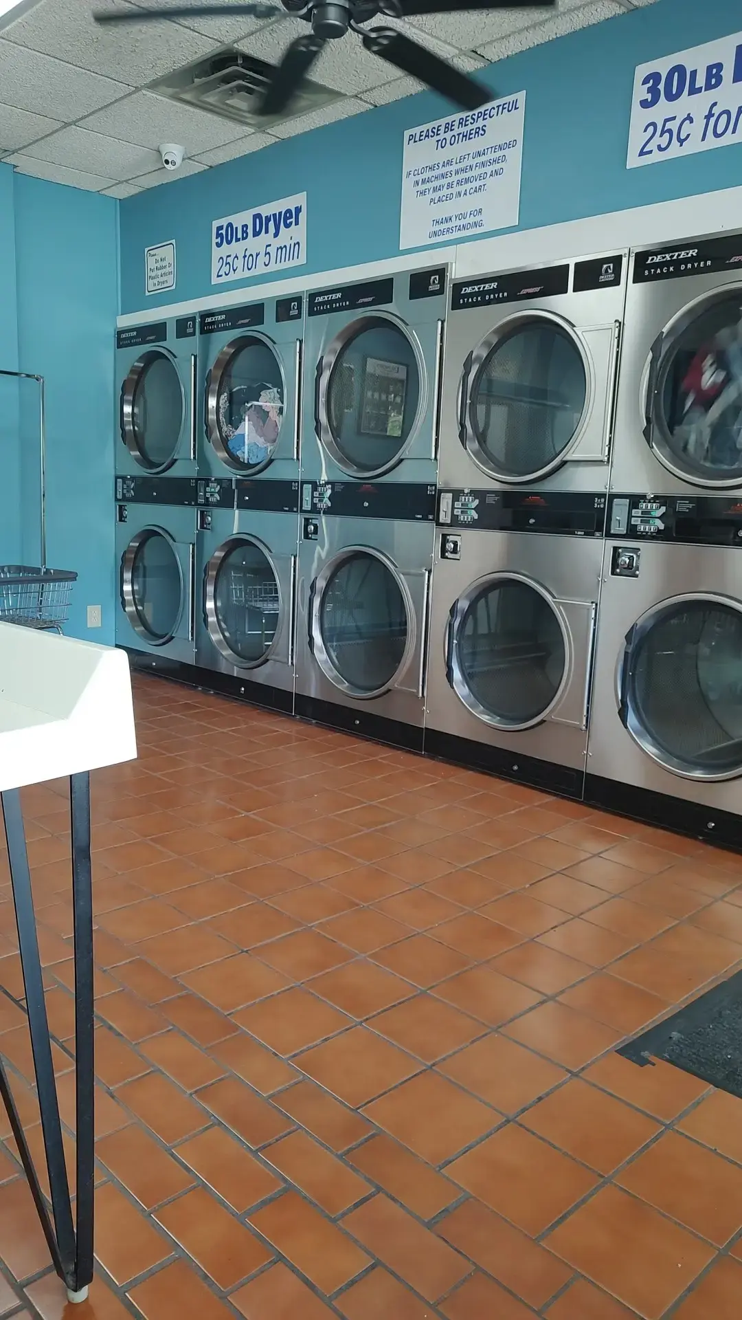 University Laundromat thumbnail 20