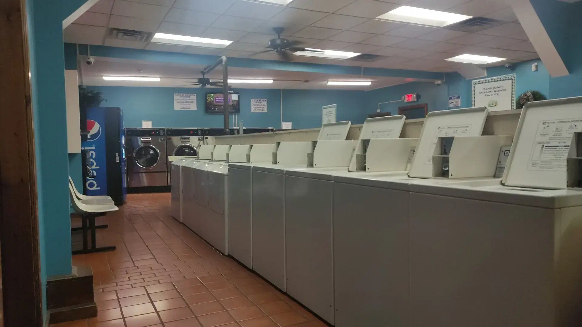 University Laundromat thumbnail 18