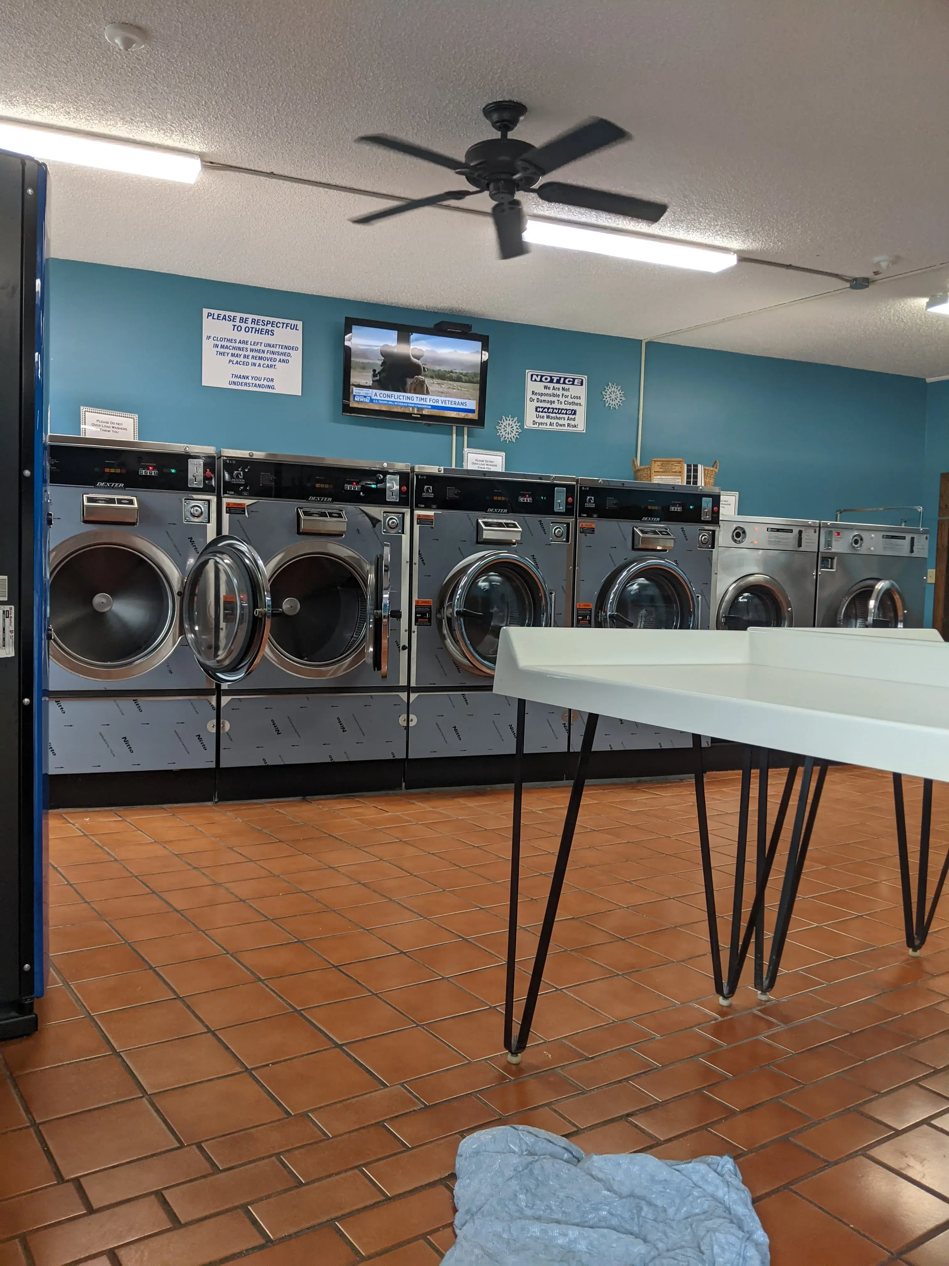 University Laundromat thumbnail 16