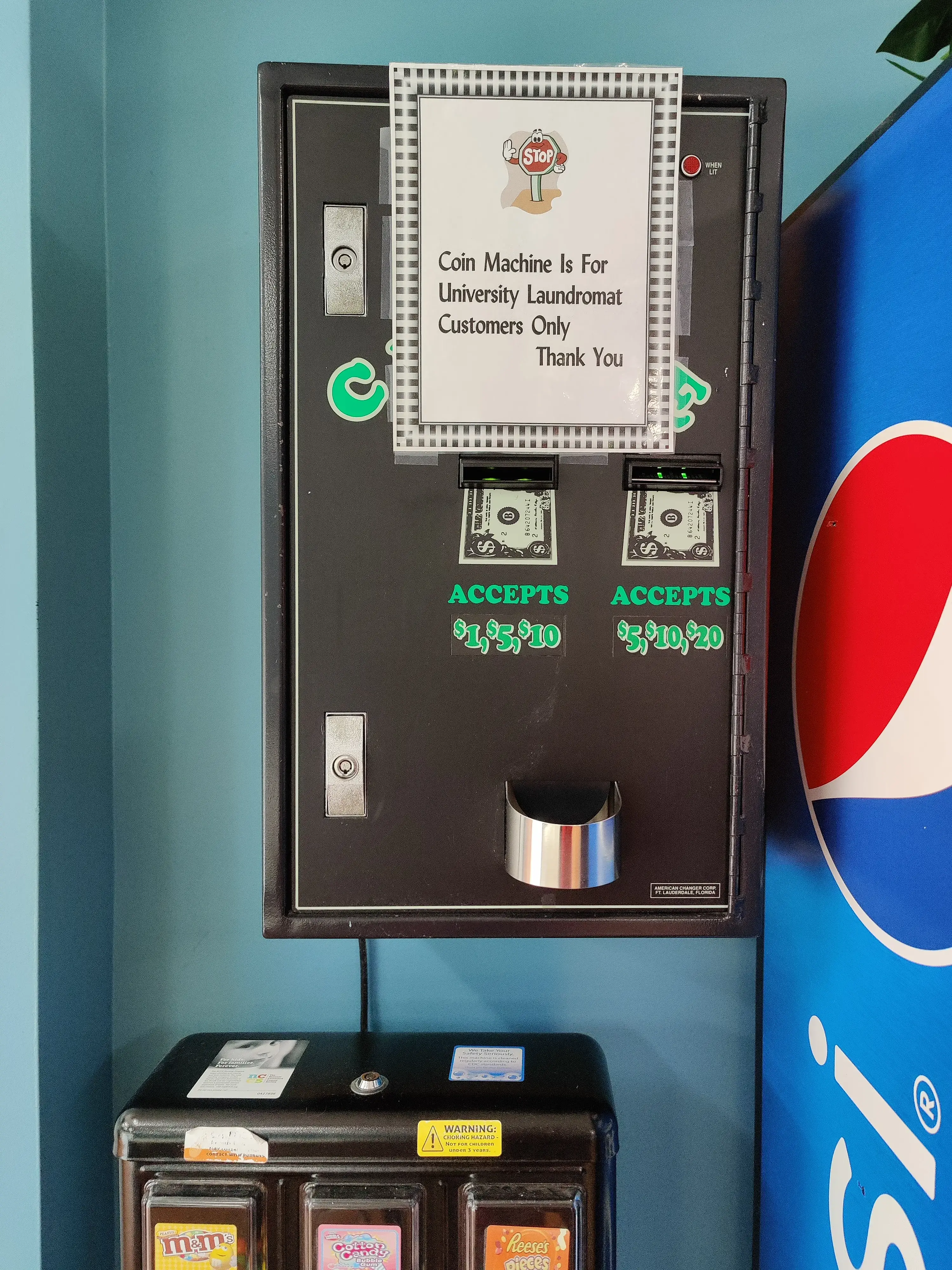 University Laundromat - Image 8