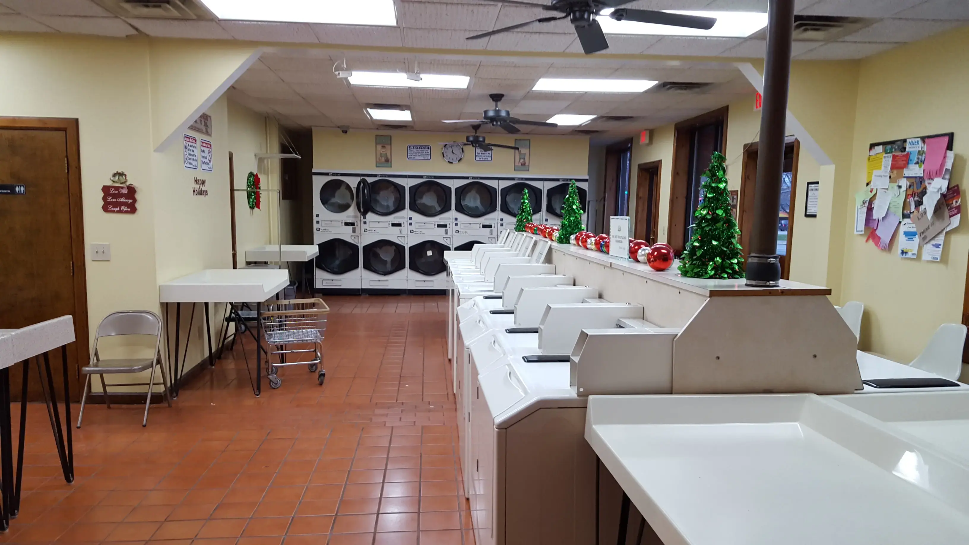 University Laundromat thumbnail 4