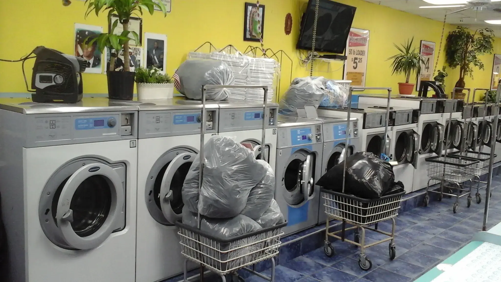 University Laundromat LLC thumbnail 5