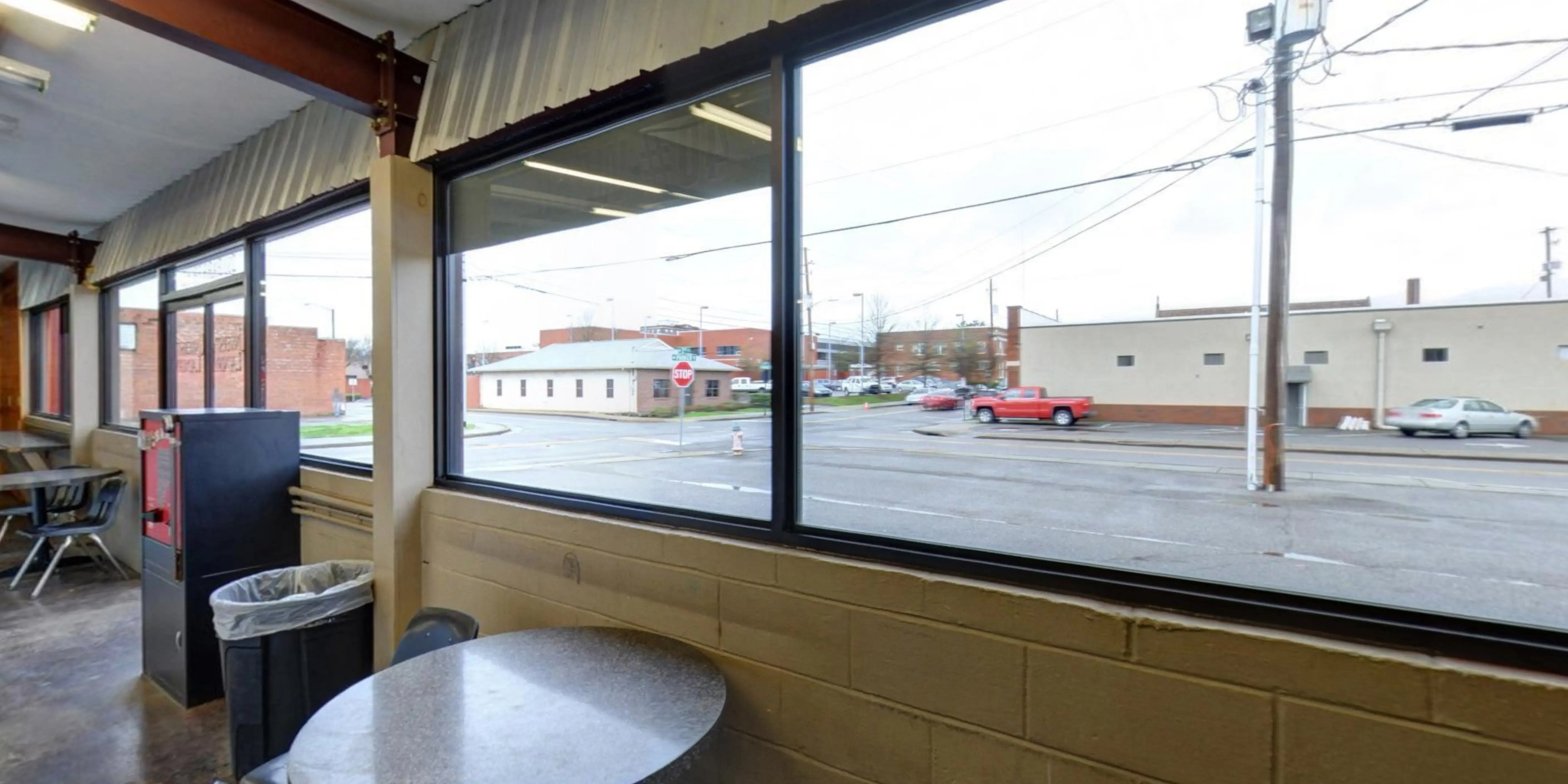 University Laundry - Image 12