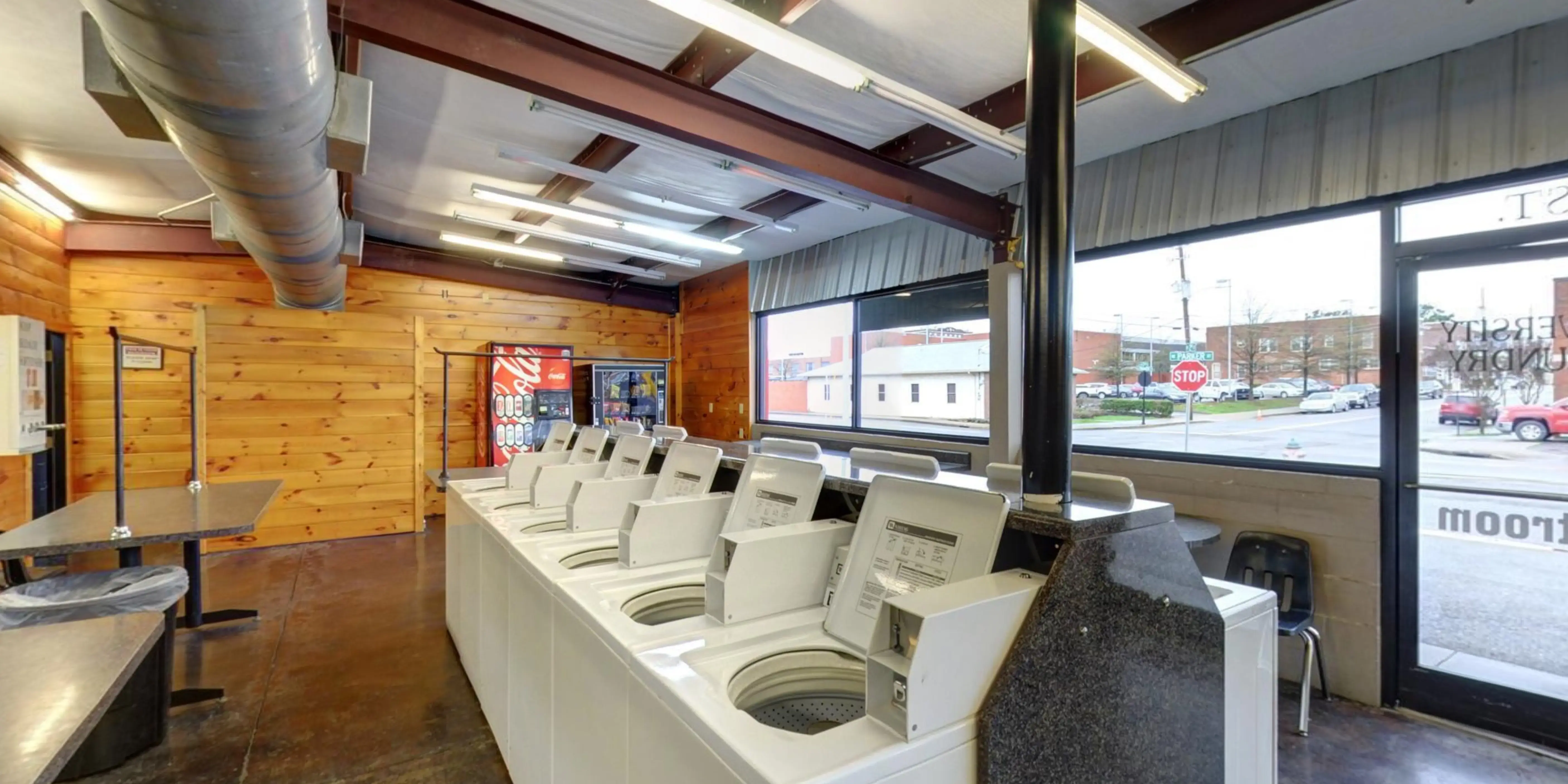 University Laundry - Image 5