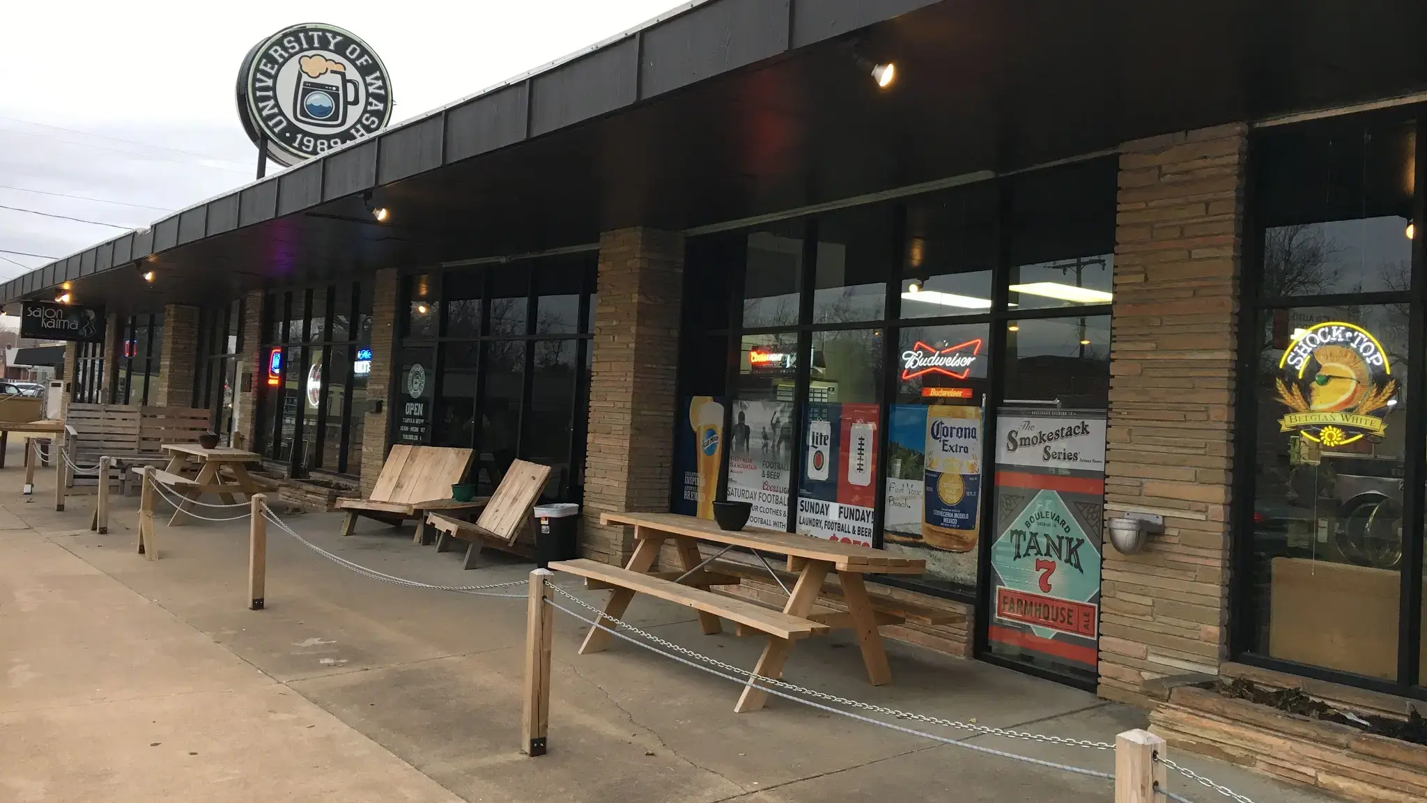 University of Wash Laundromat Arcade Bar - Image 1