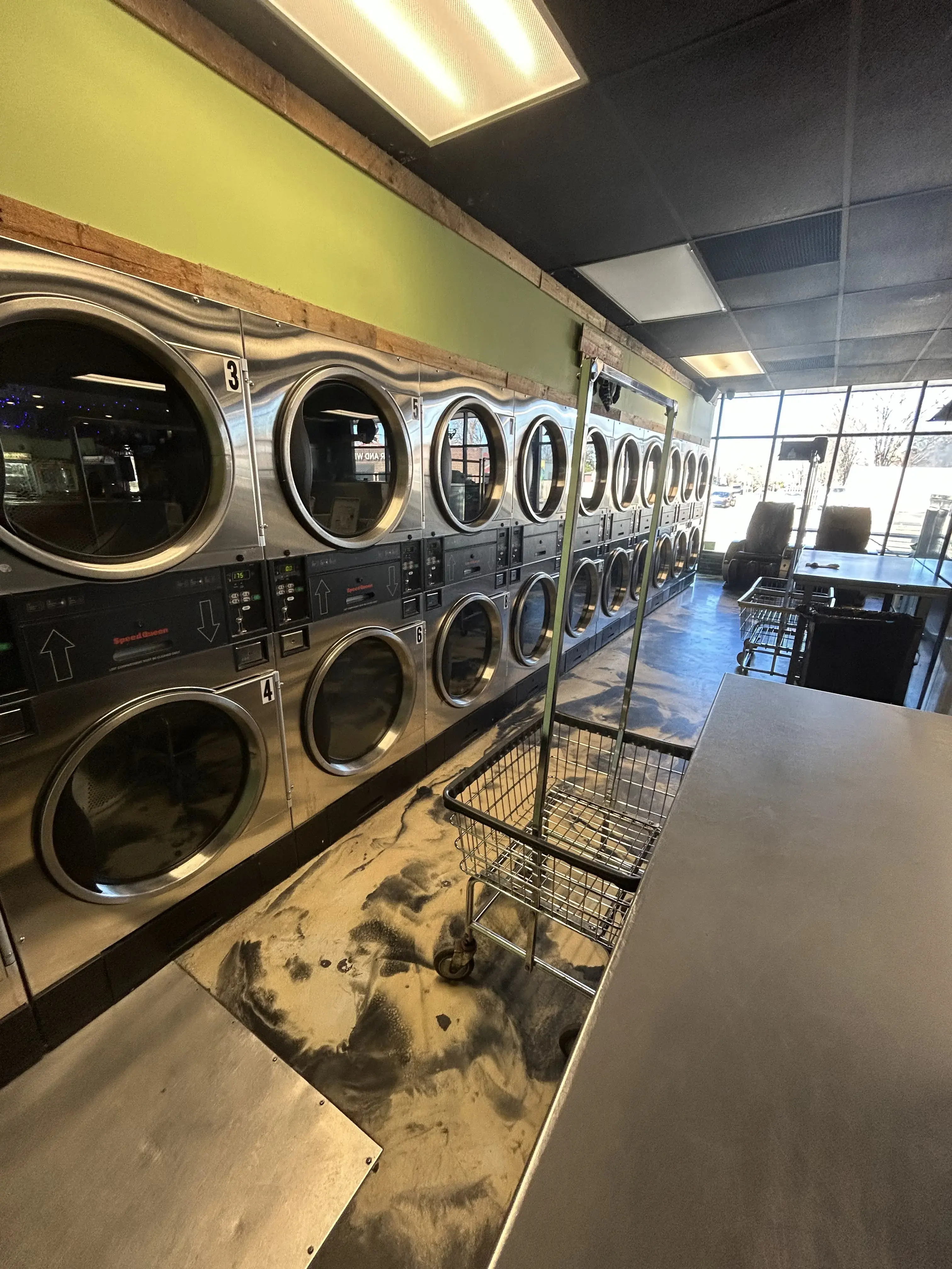 University of Wash Laundromat Arcade Bar - Image 7