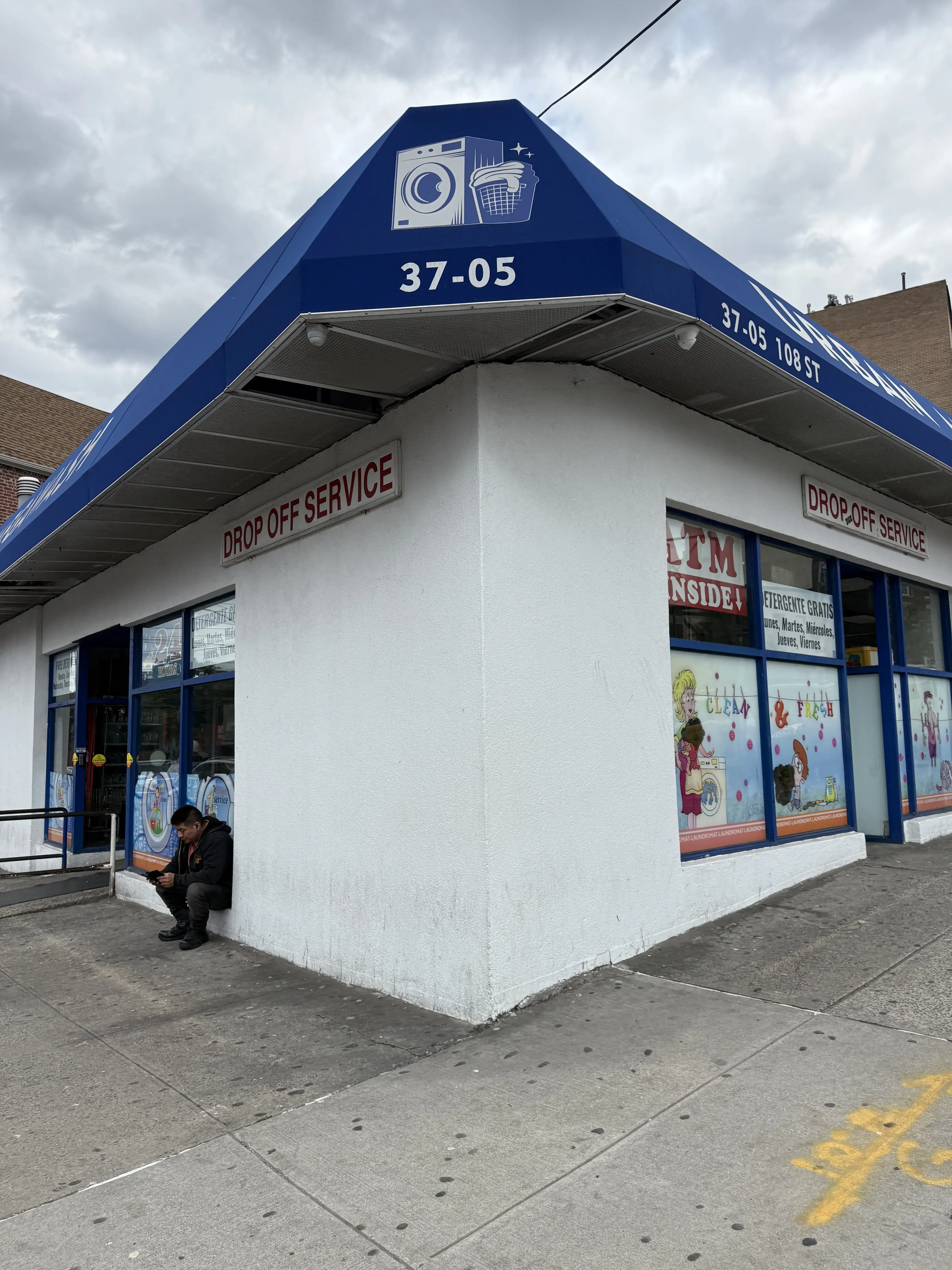 Urban MegaWash Laundromat thumbnail 3
