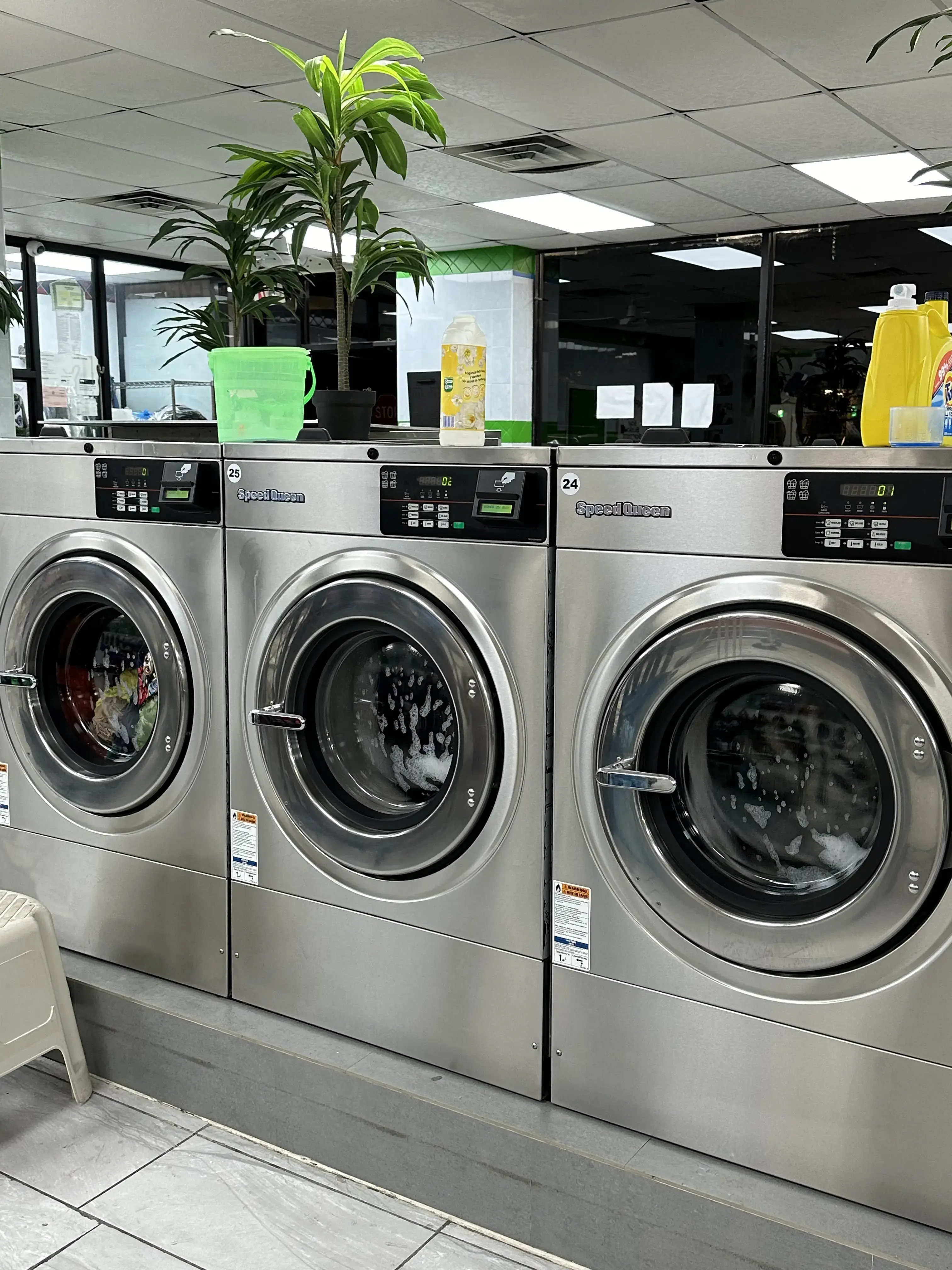 US Laundromat and Dry Cleaner - Image 4
