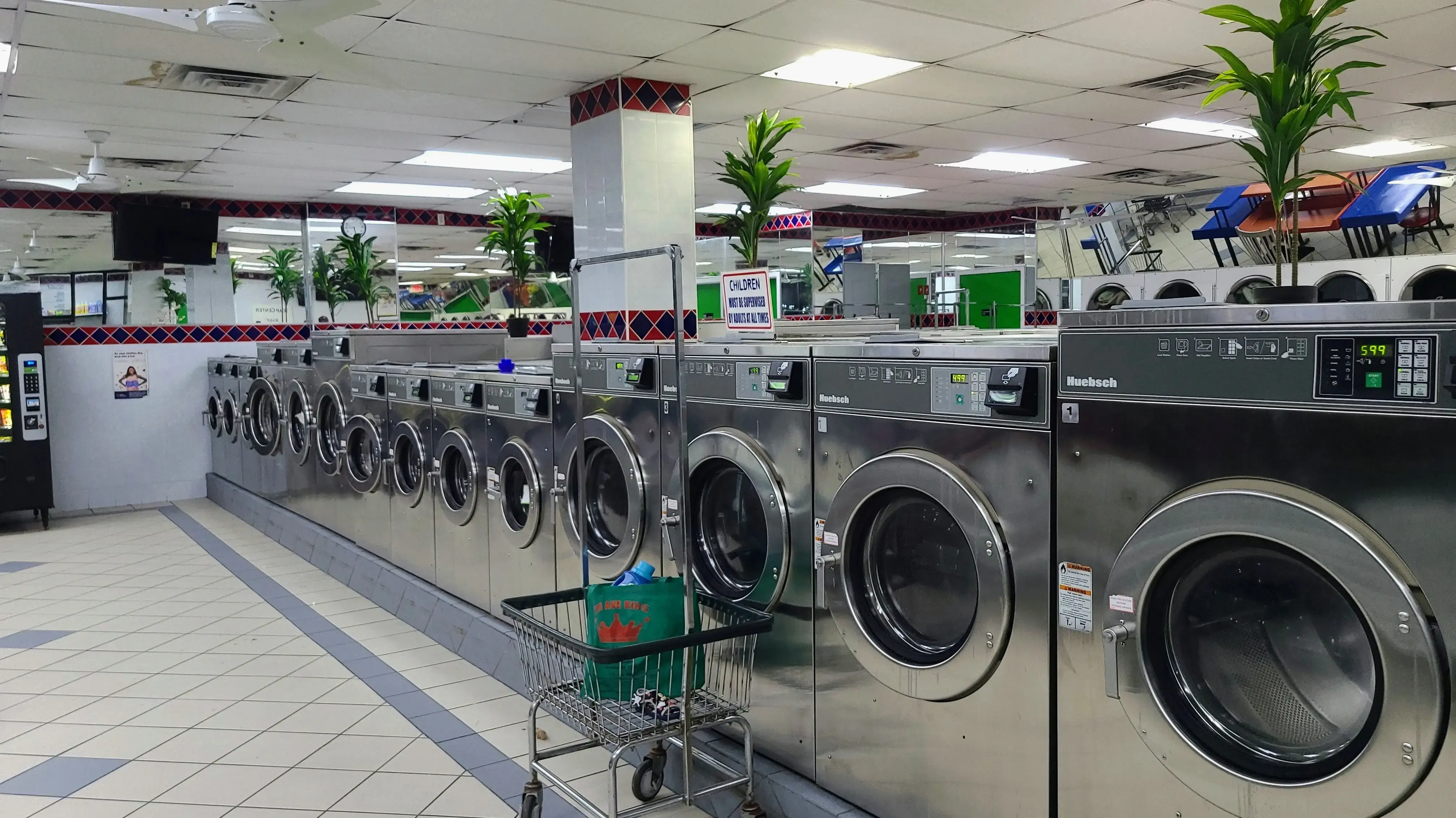 US Laundromat and Dry Cleaner location