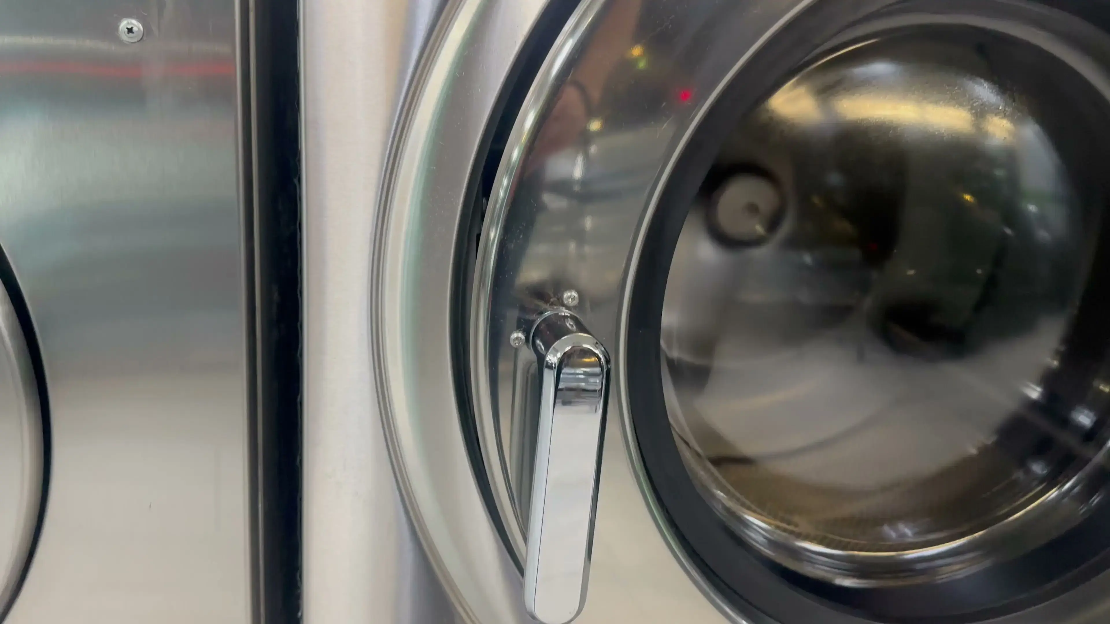 US Laundromat and Dry Cleaner - Image 13