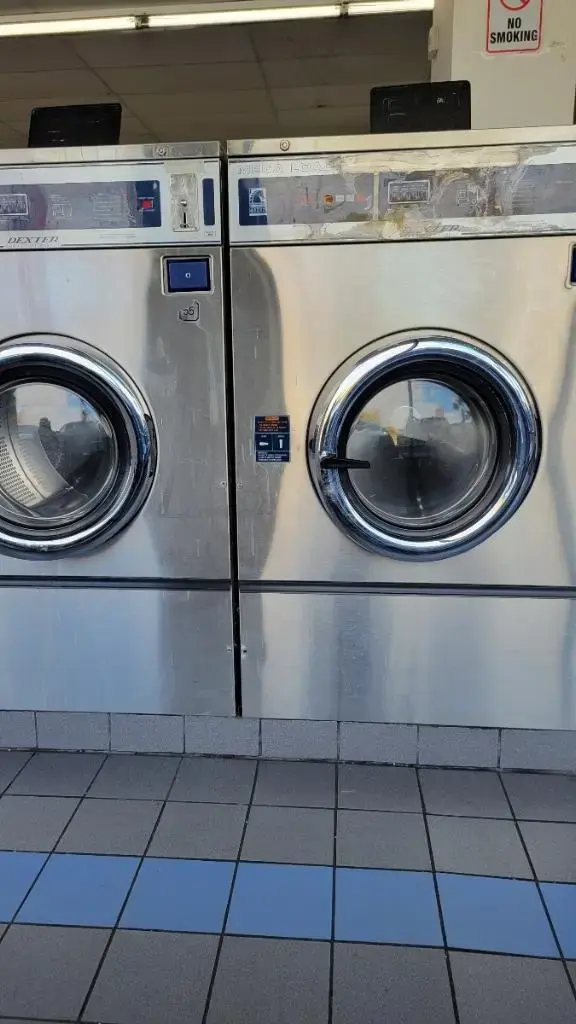 V & G Laundry - Image 16