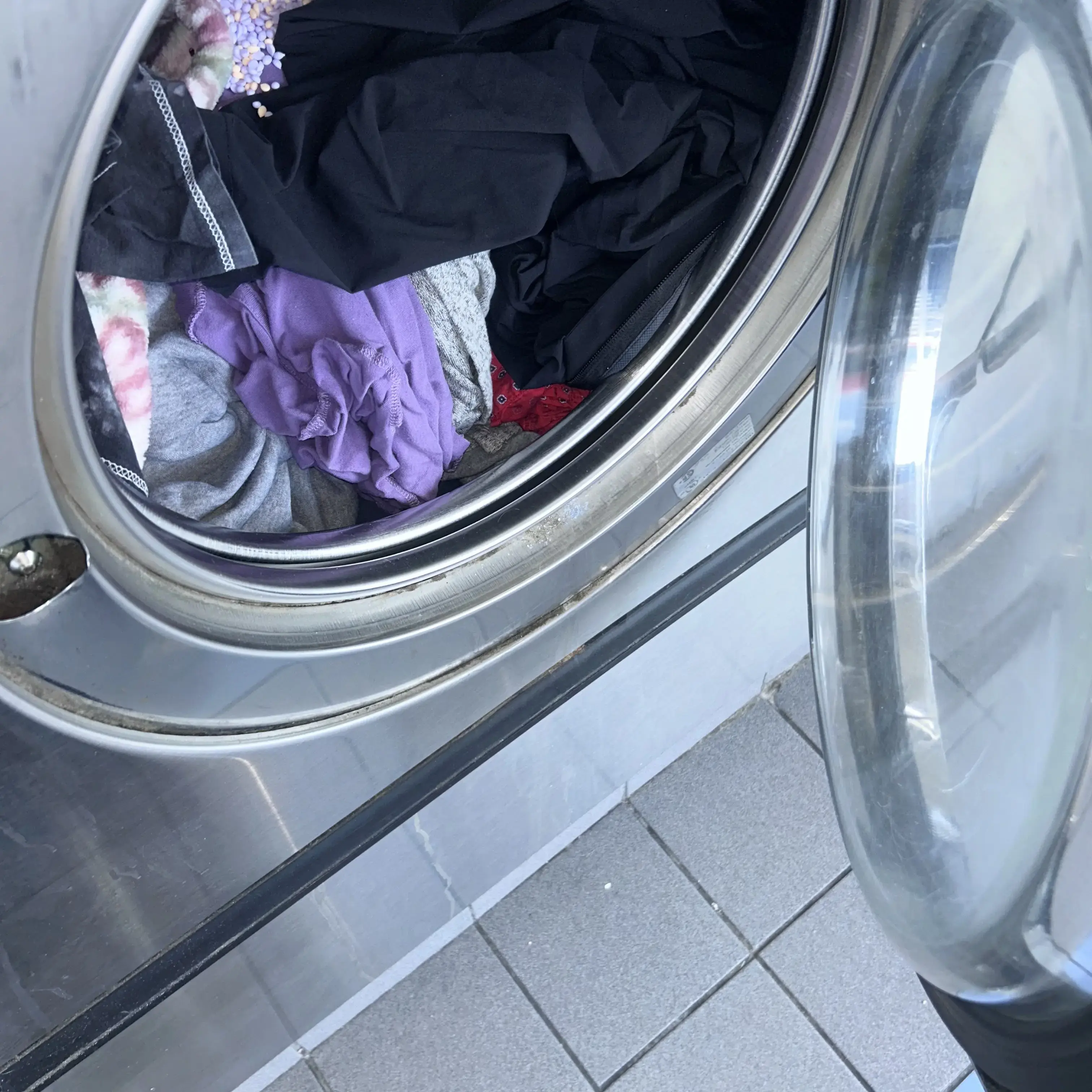 V & G Laundry thumbnail 6