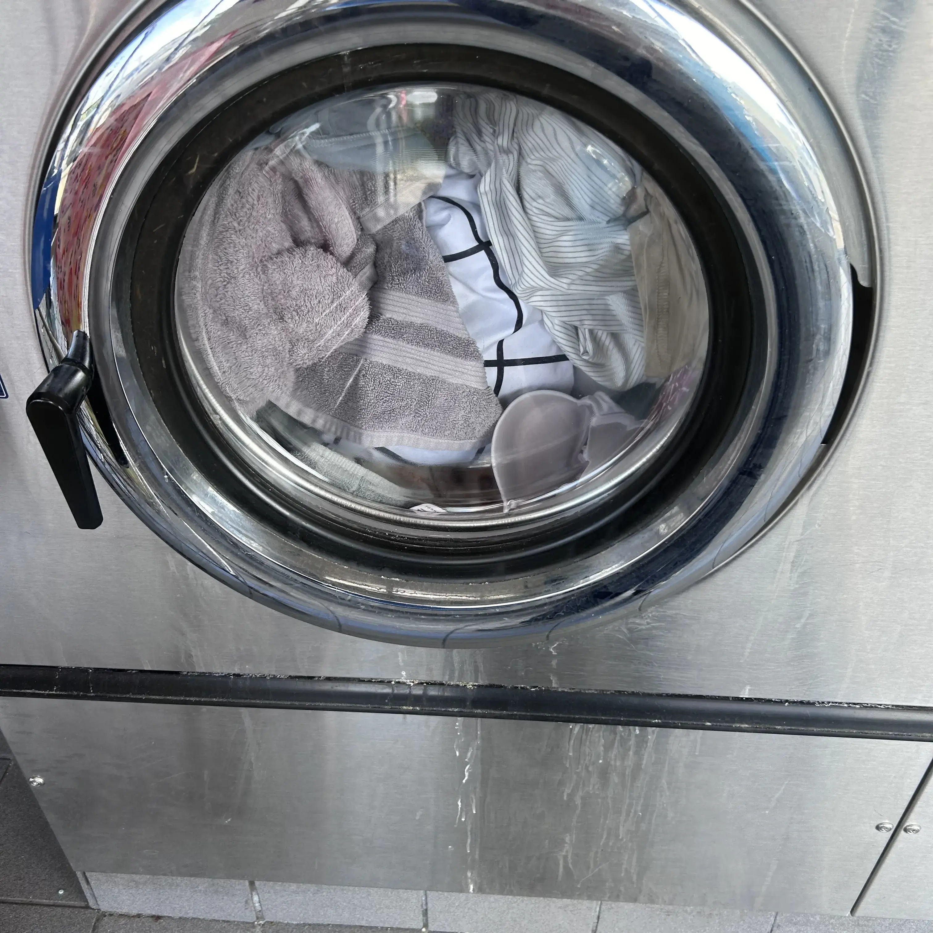 V & G Laundry - Image 4