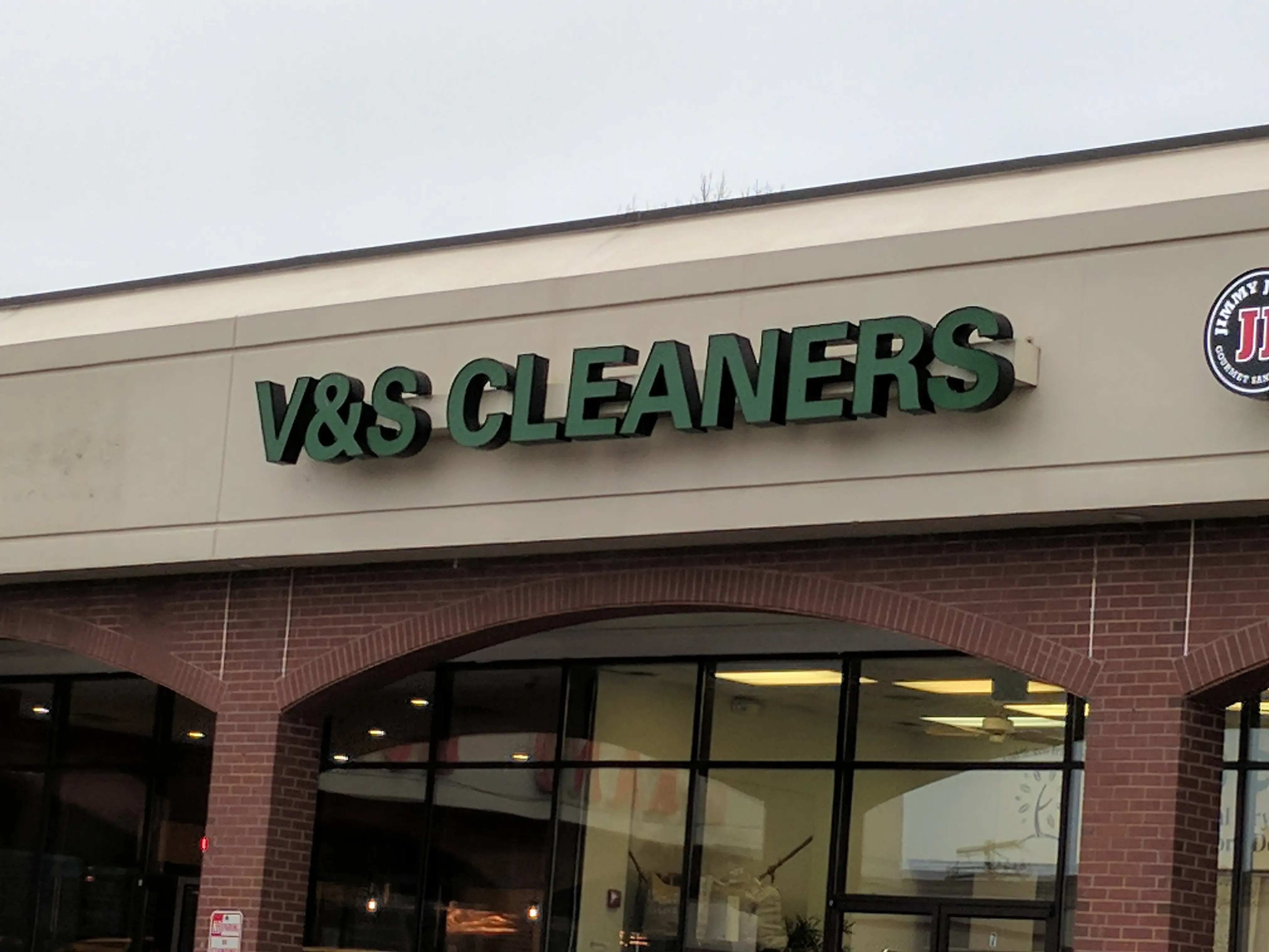 V & S Cleaners - Image 13