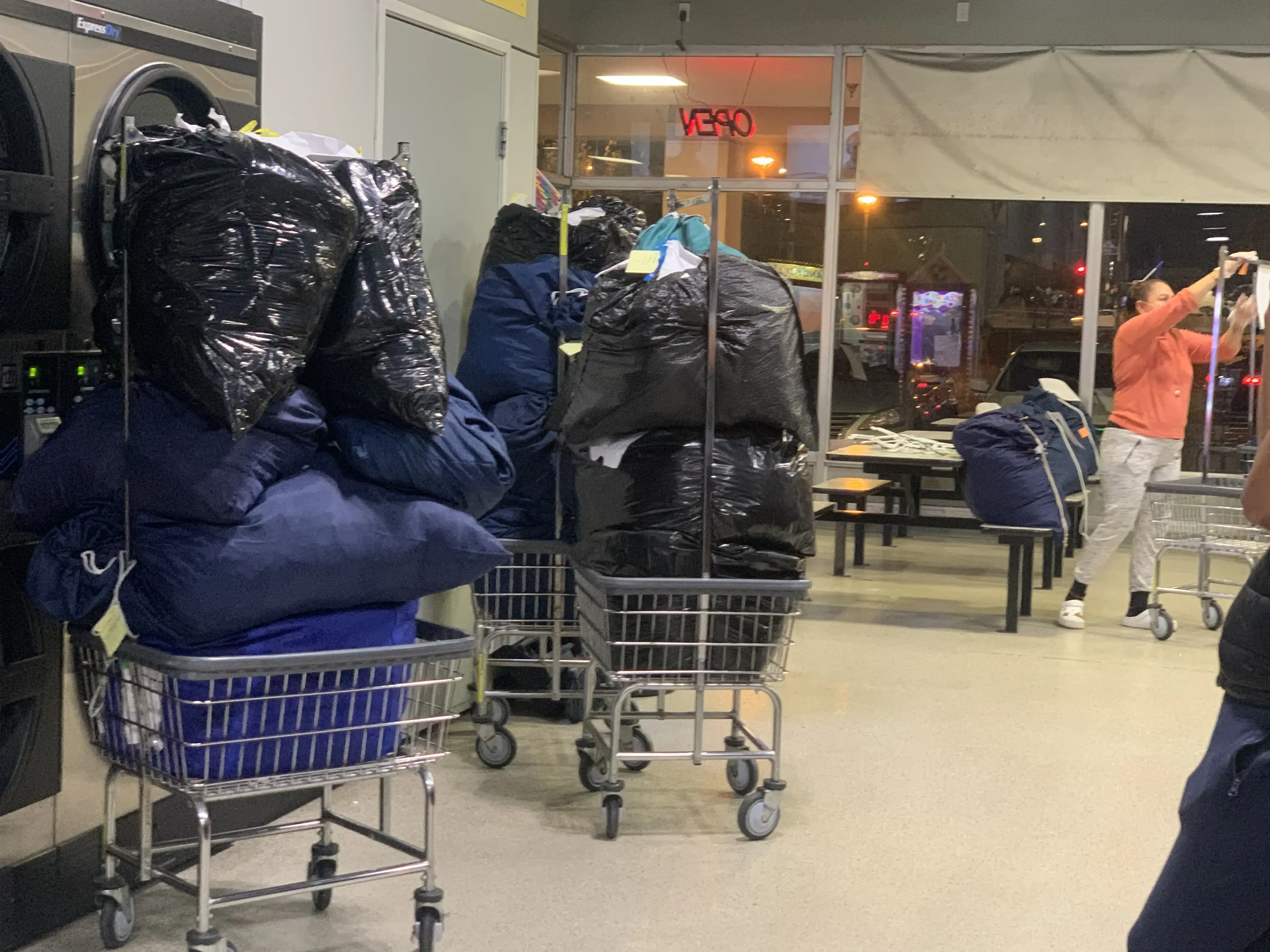 Valencia Express Laundry Center - Image 12