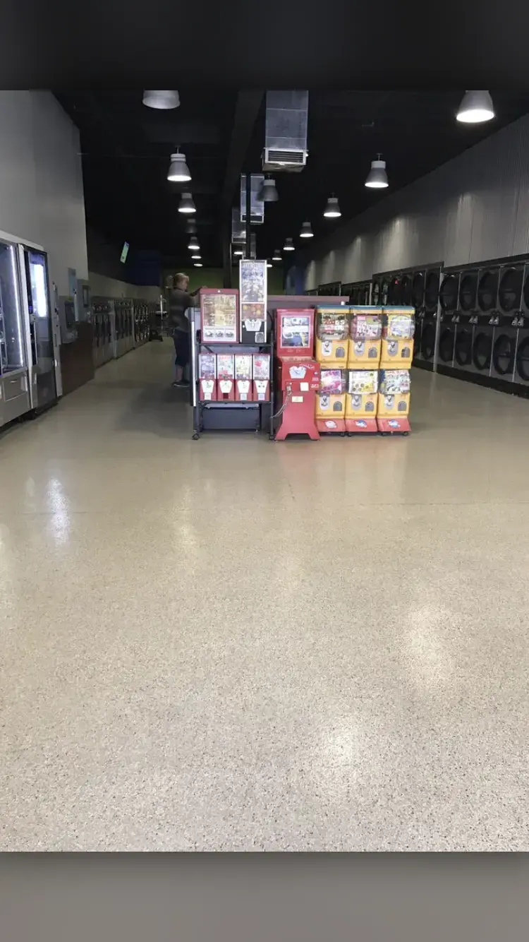 Valencia Express Laundry Center - Image 16
