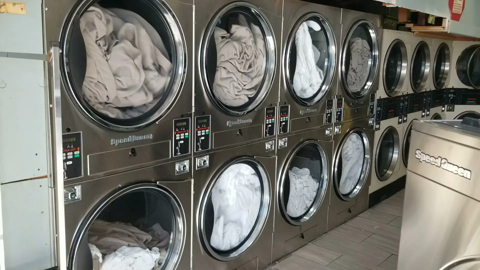 Valley Cleaners Laundromat - Image 2