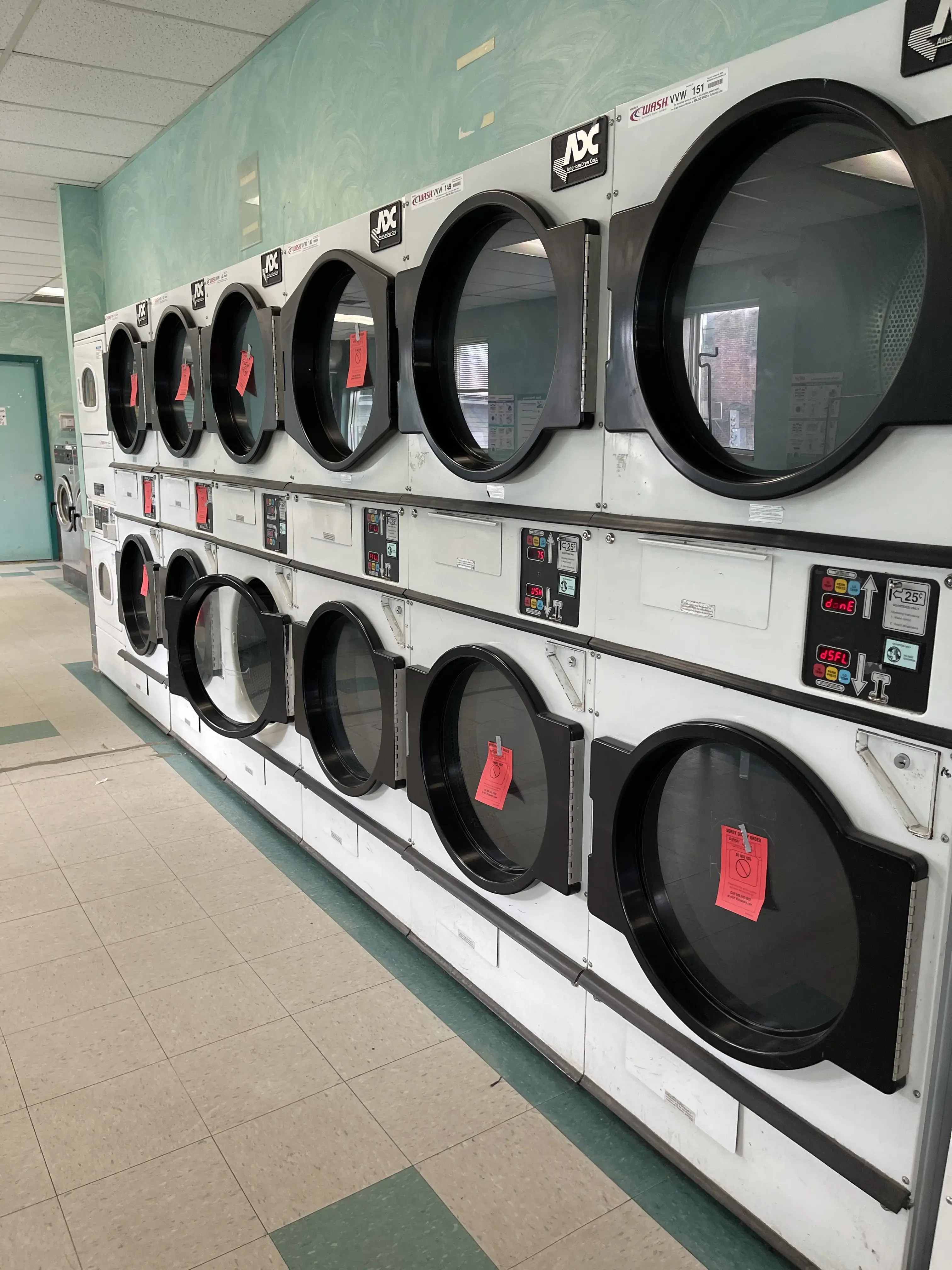 Valley Laundromat - Image 10