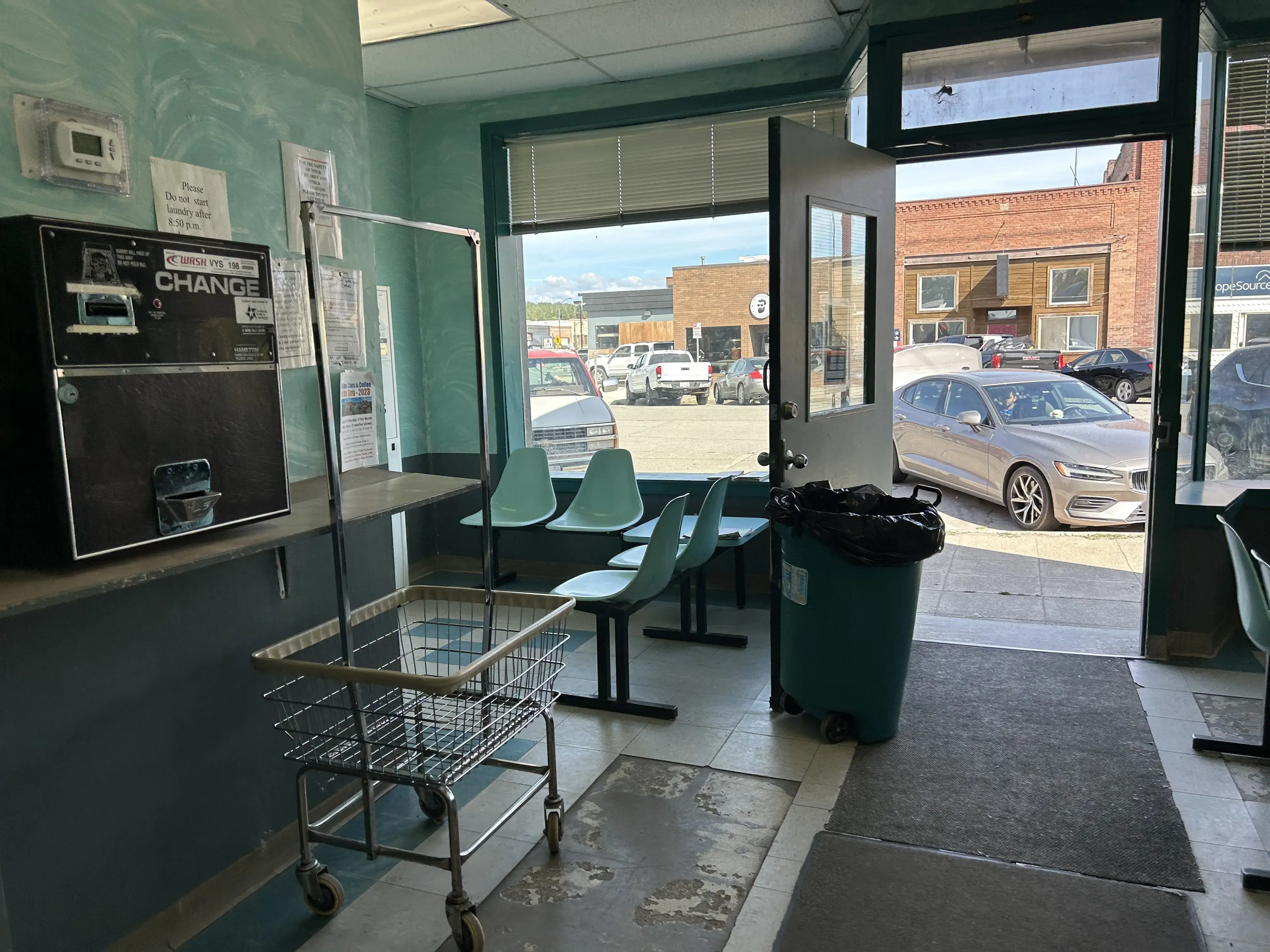 Valley Laundromat thumbnail 2