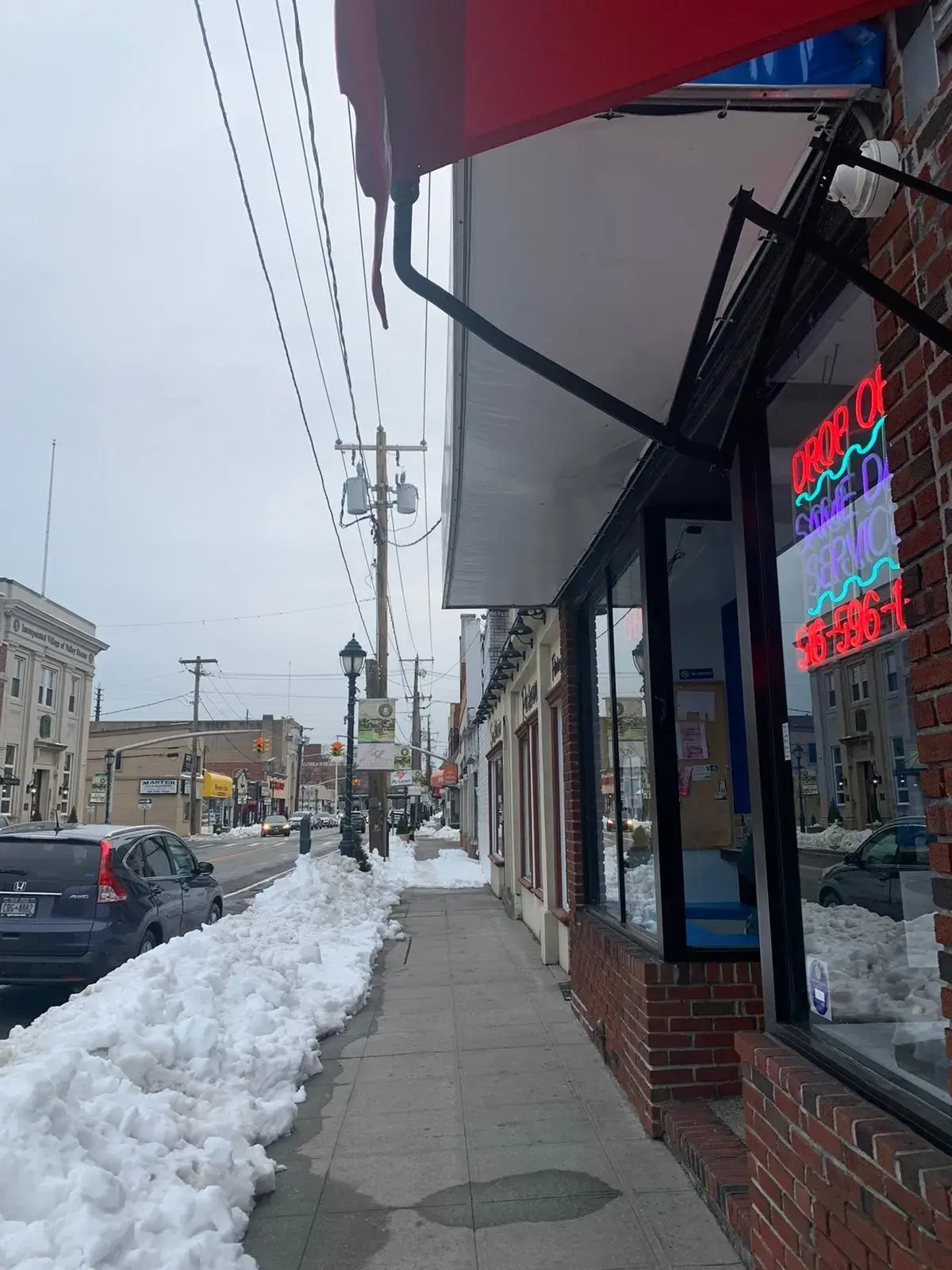 Valley Laundromat - Image 16