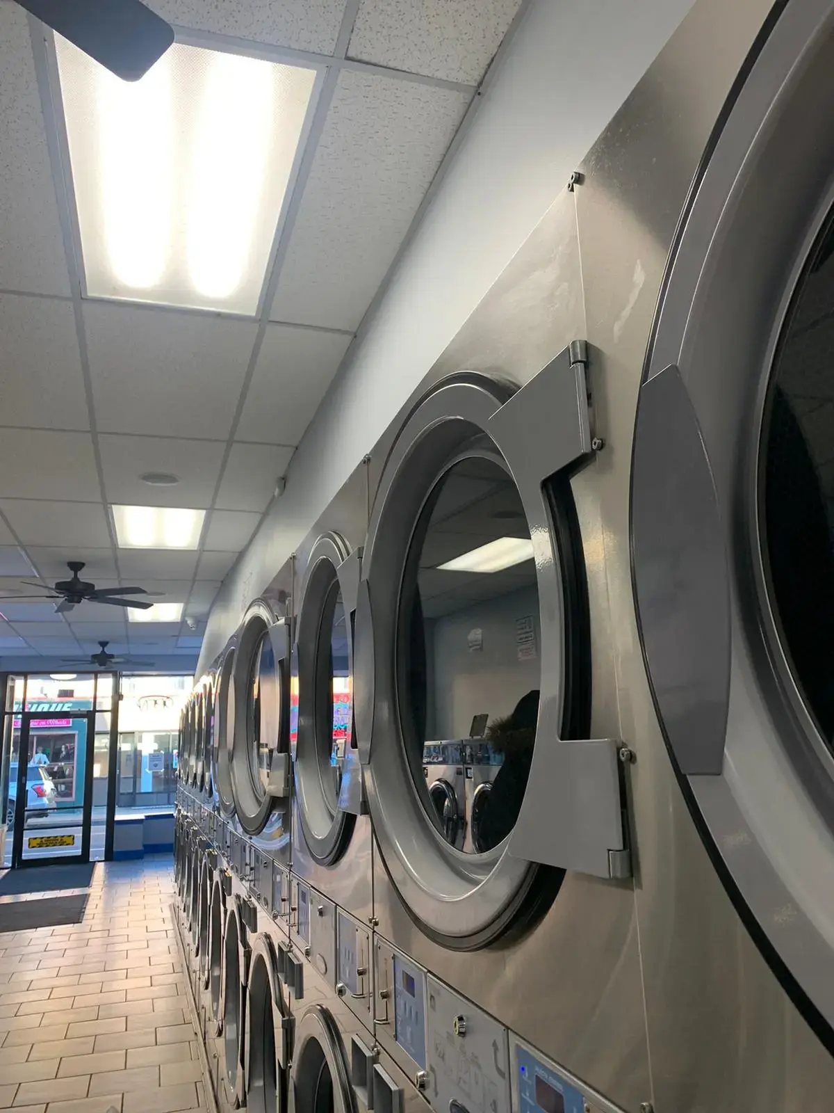Valley Laundromat - Image 3