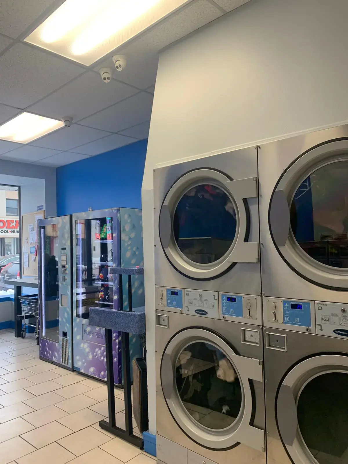 Valley Laundromat - Image 13