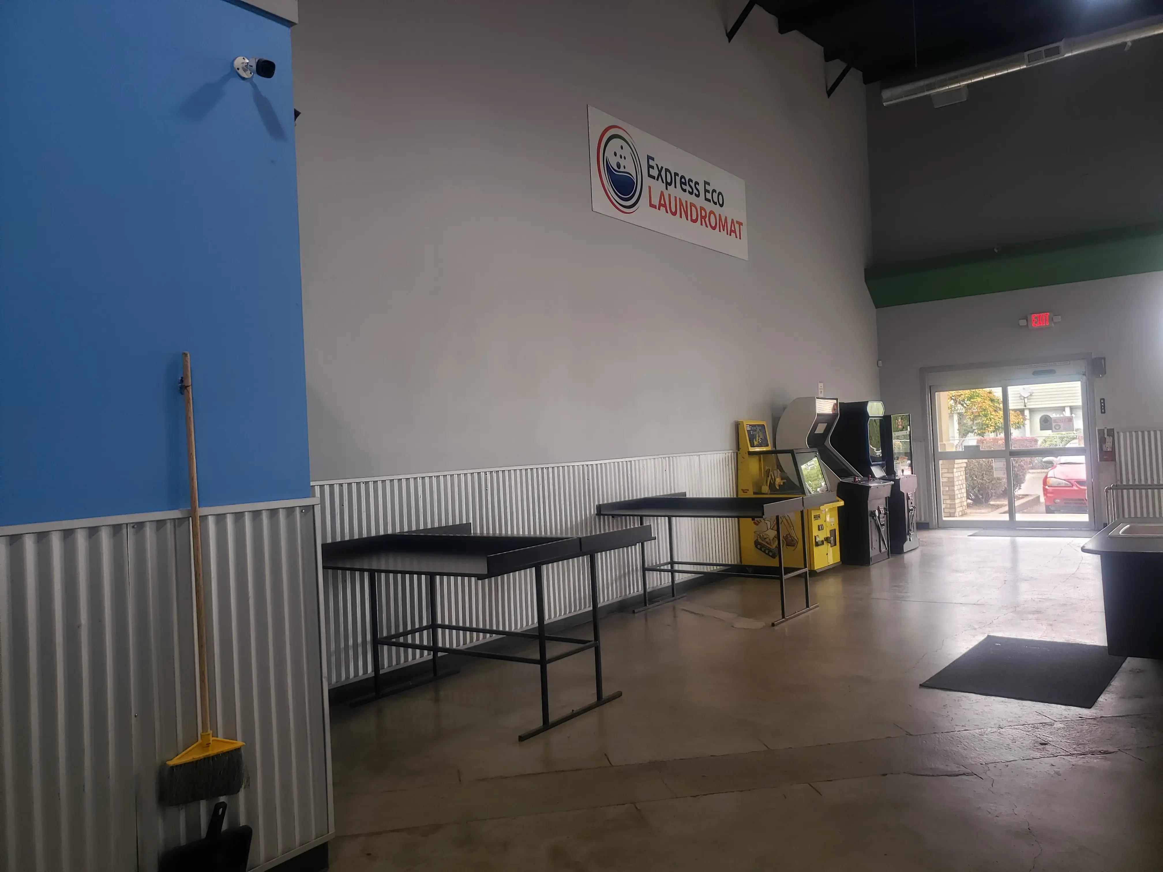 Valley Laundry - Image 13
