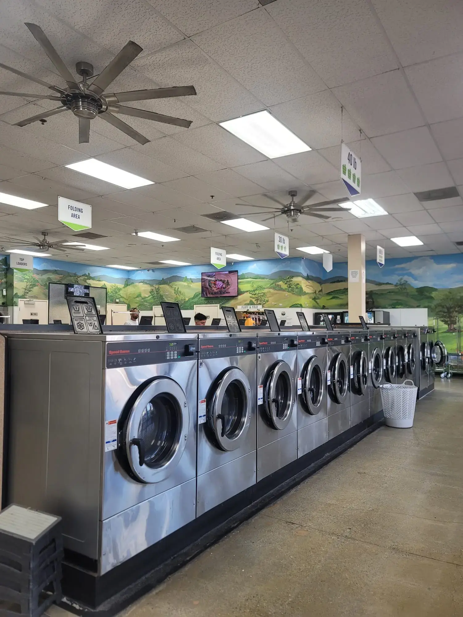 Valley View Laundry Lounge - Image 4