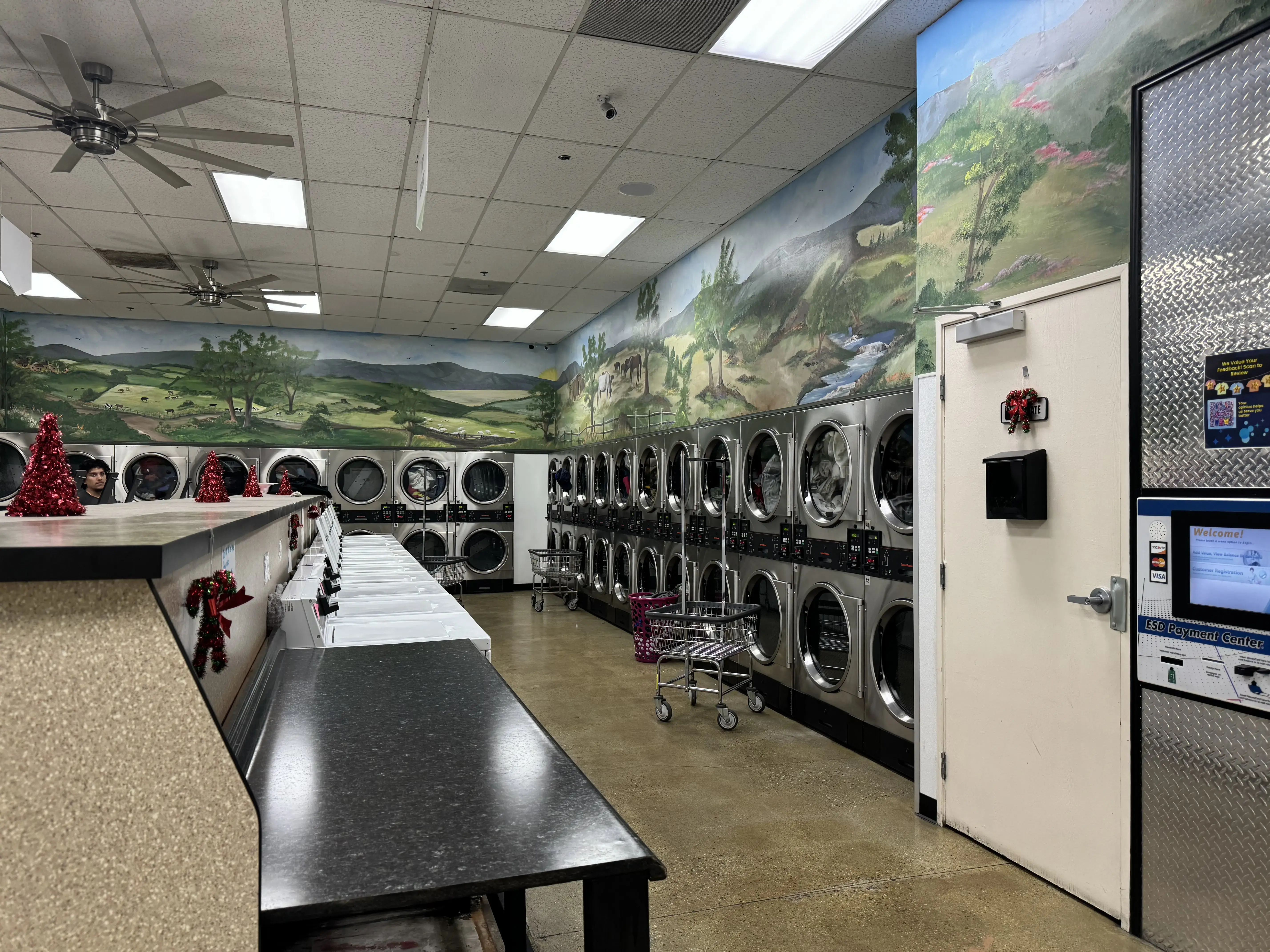Valley View Laundry Lounge - Image 6