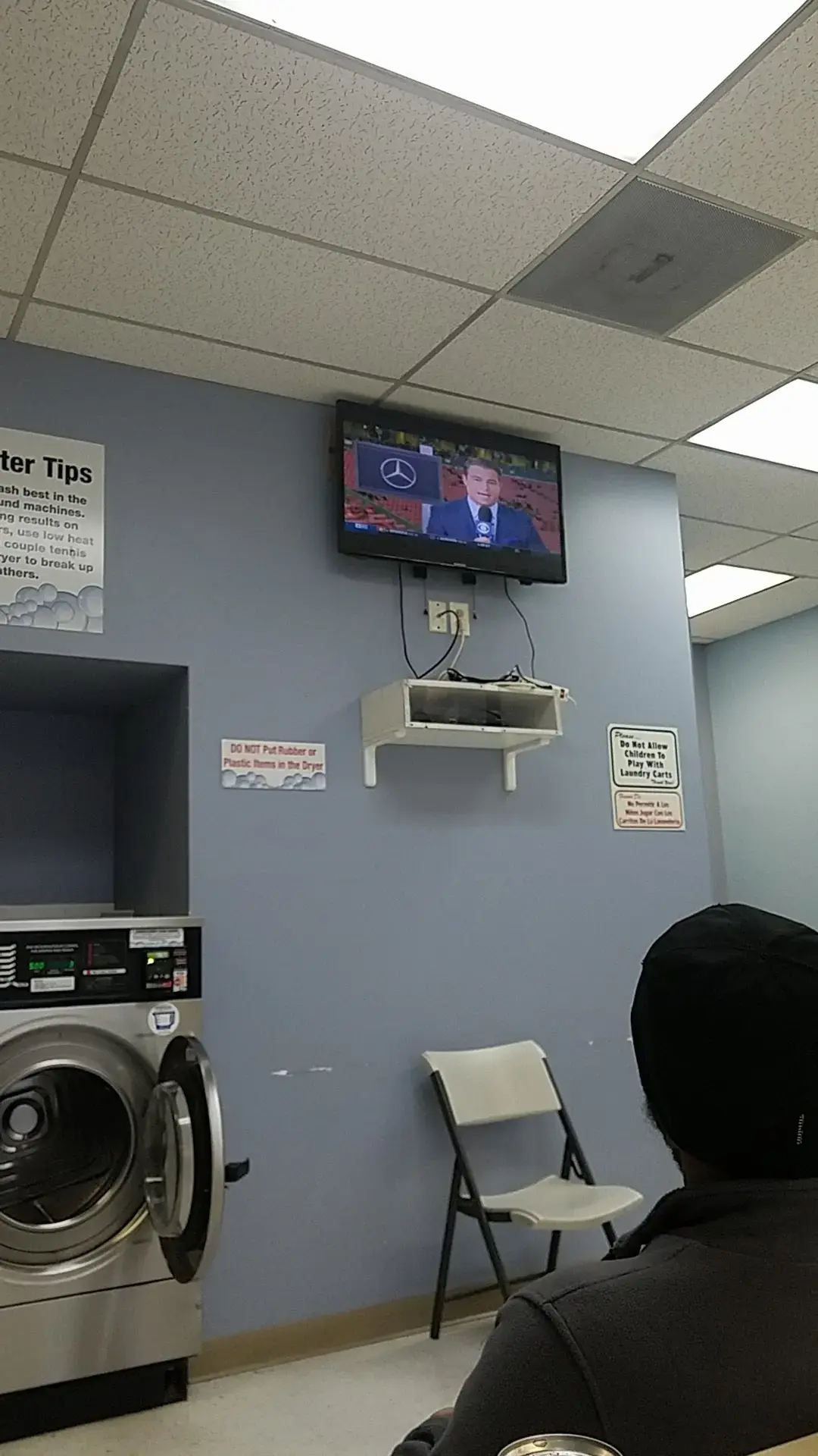 Vancouver Laundromat thumbnail 7