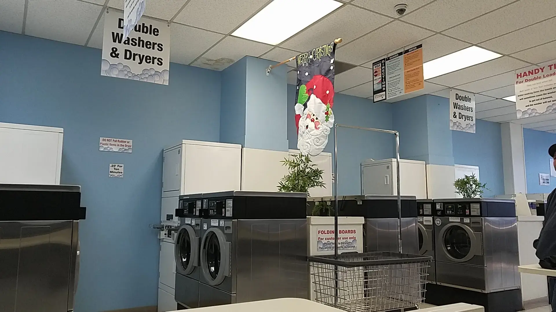 Vancouver Laundromat - Image 15