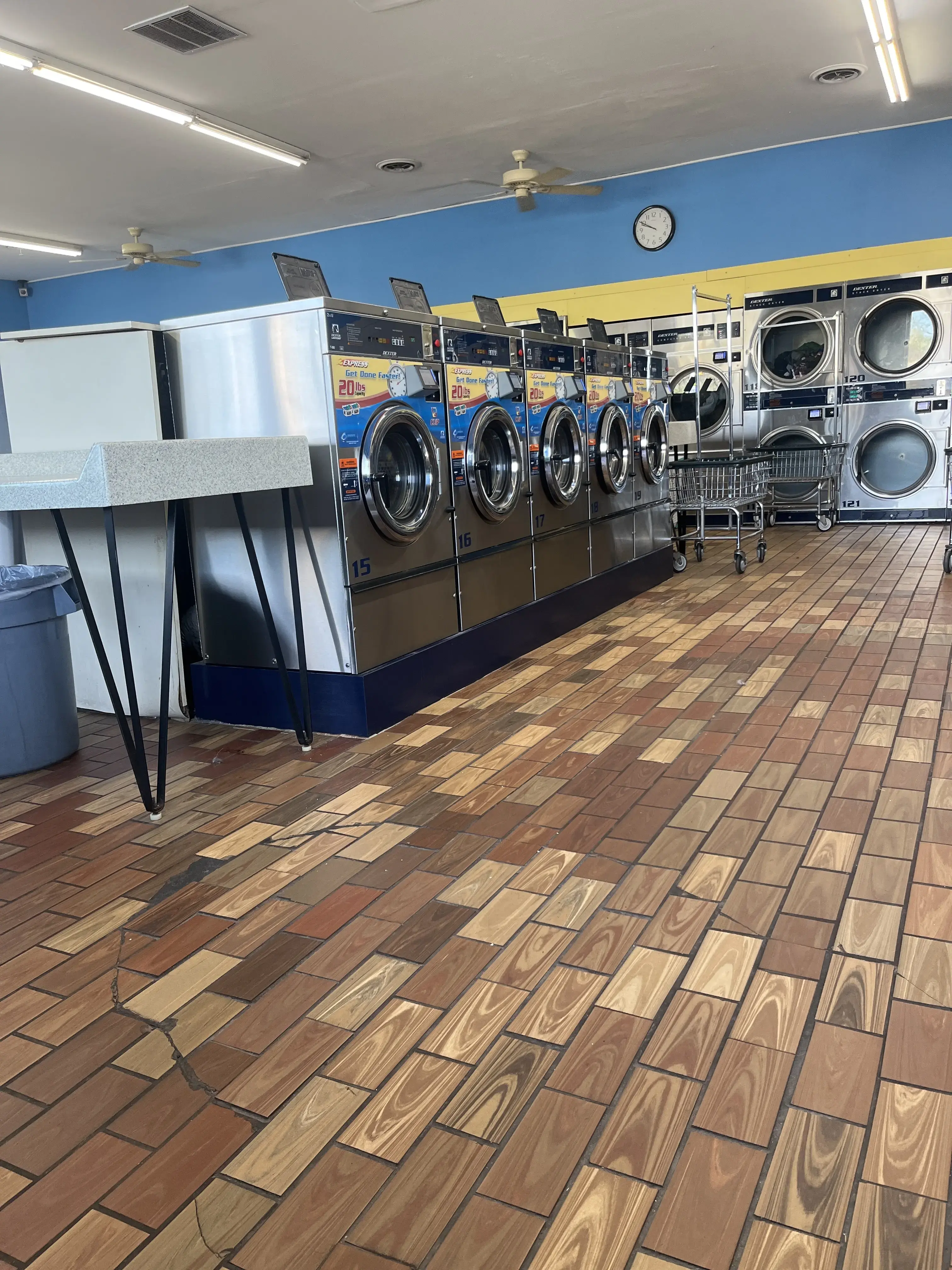 Vandalia Coin Laundry & Car Wash - Image 17