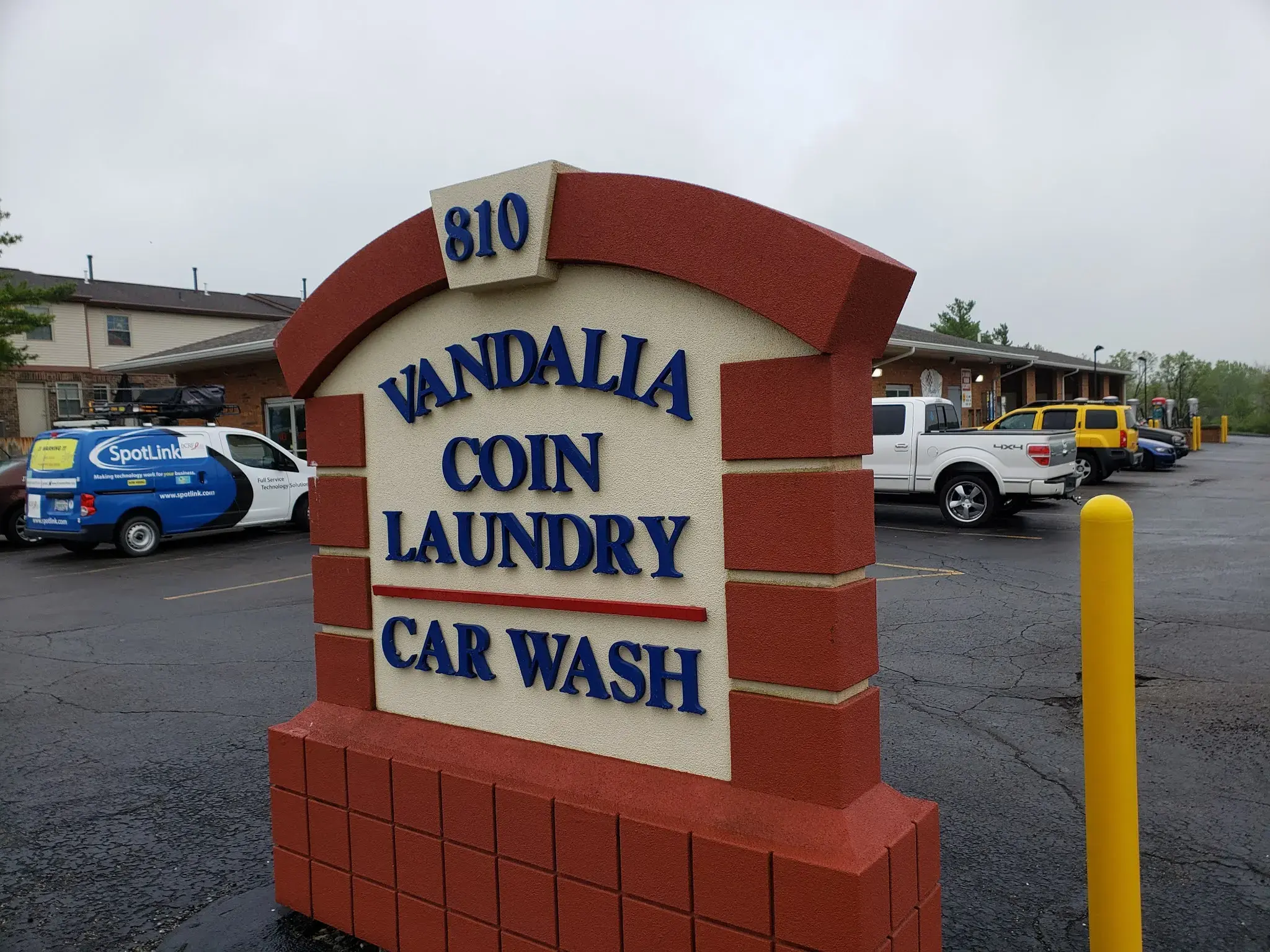 Vandalia Coin Laundry & Car Wash thumbnail 4