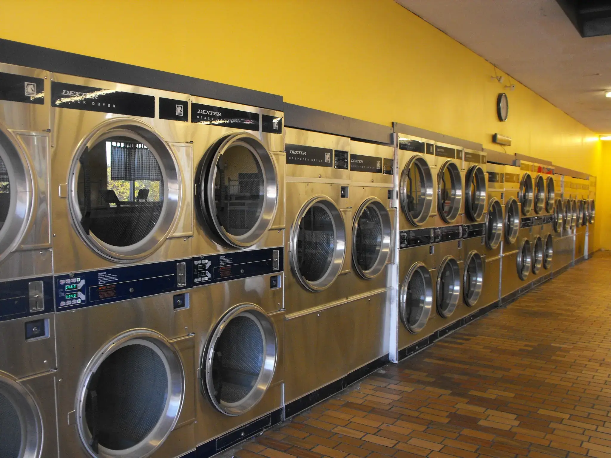 Vandalia Coin Laundry & Car Wash - Image 1