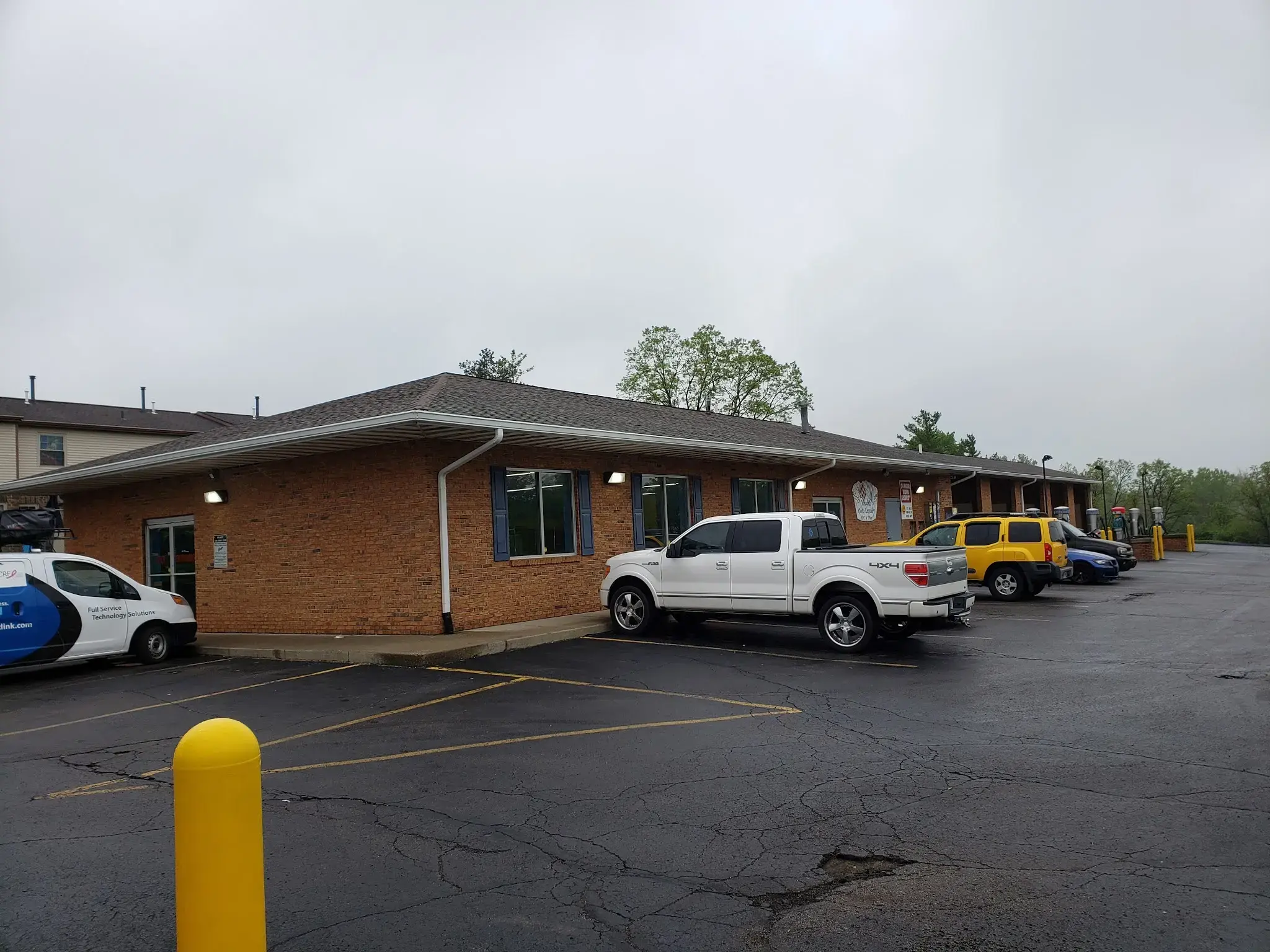 Vandalia Coin Laundry & Car Wash thumbnail 3