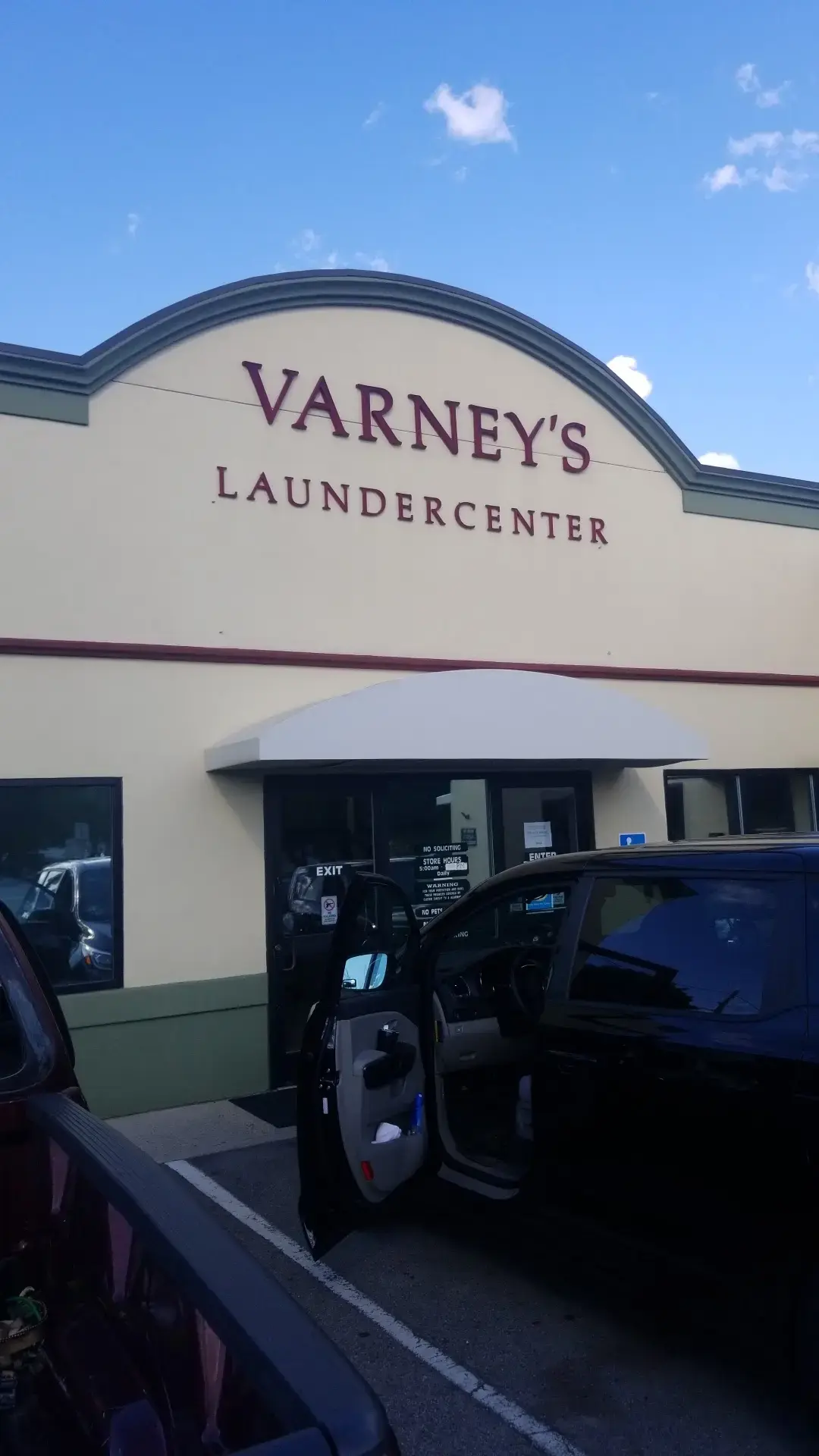 Varneys LaunderCenter - Image 17