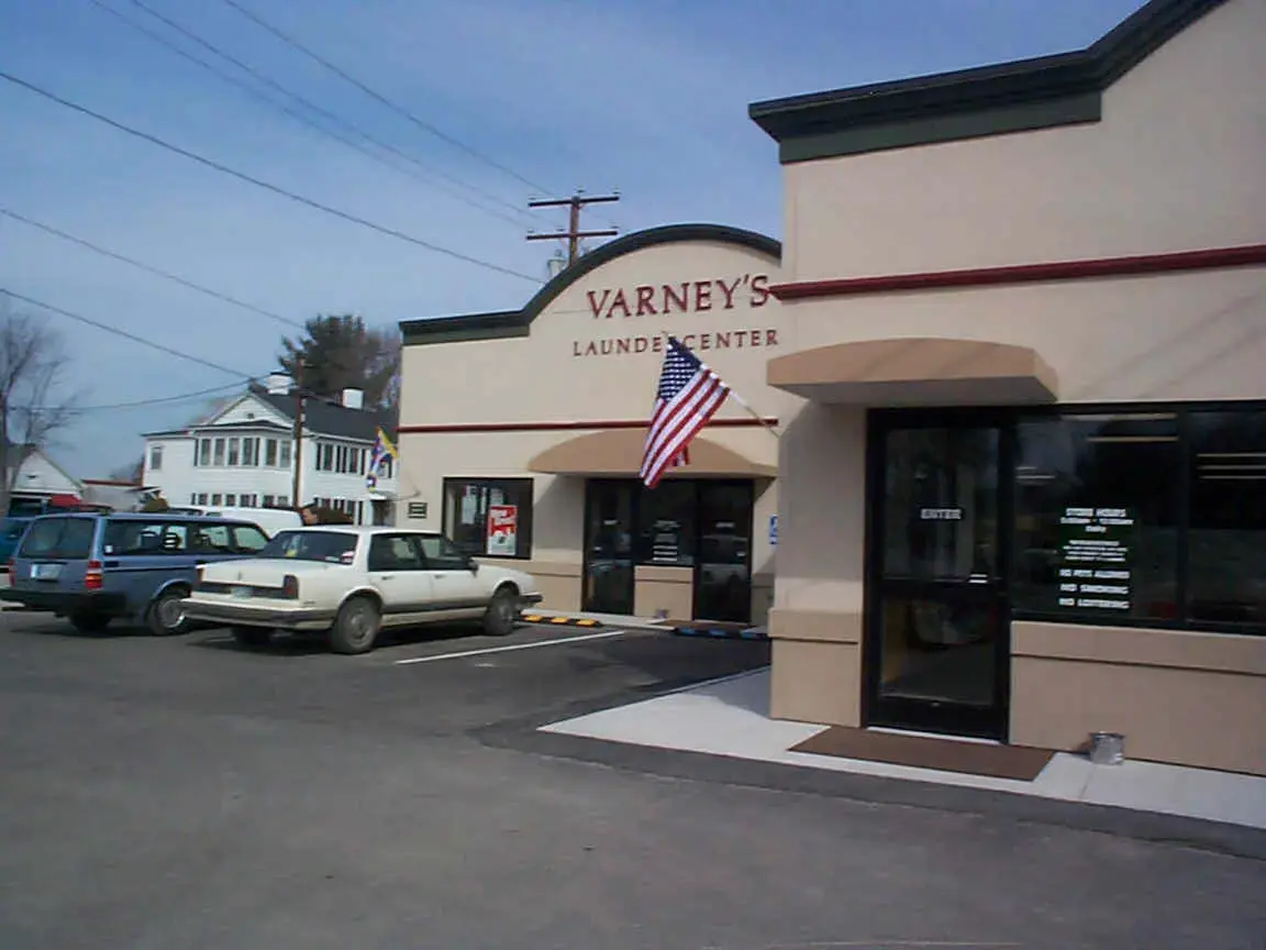Varneys LaunderCenter - Image 15