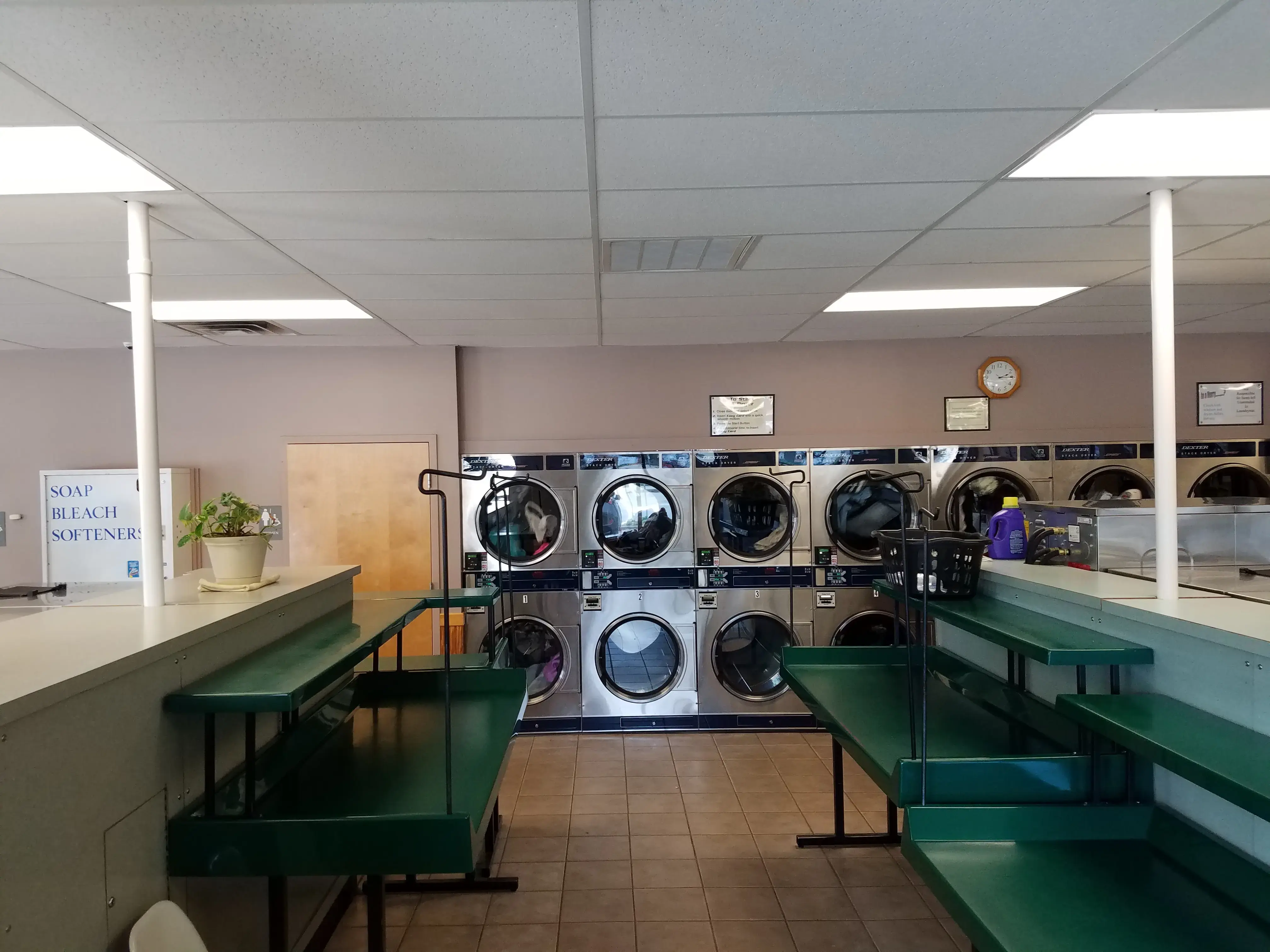 Varneys LaunderCenter - Image 7