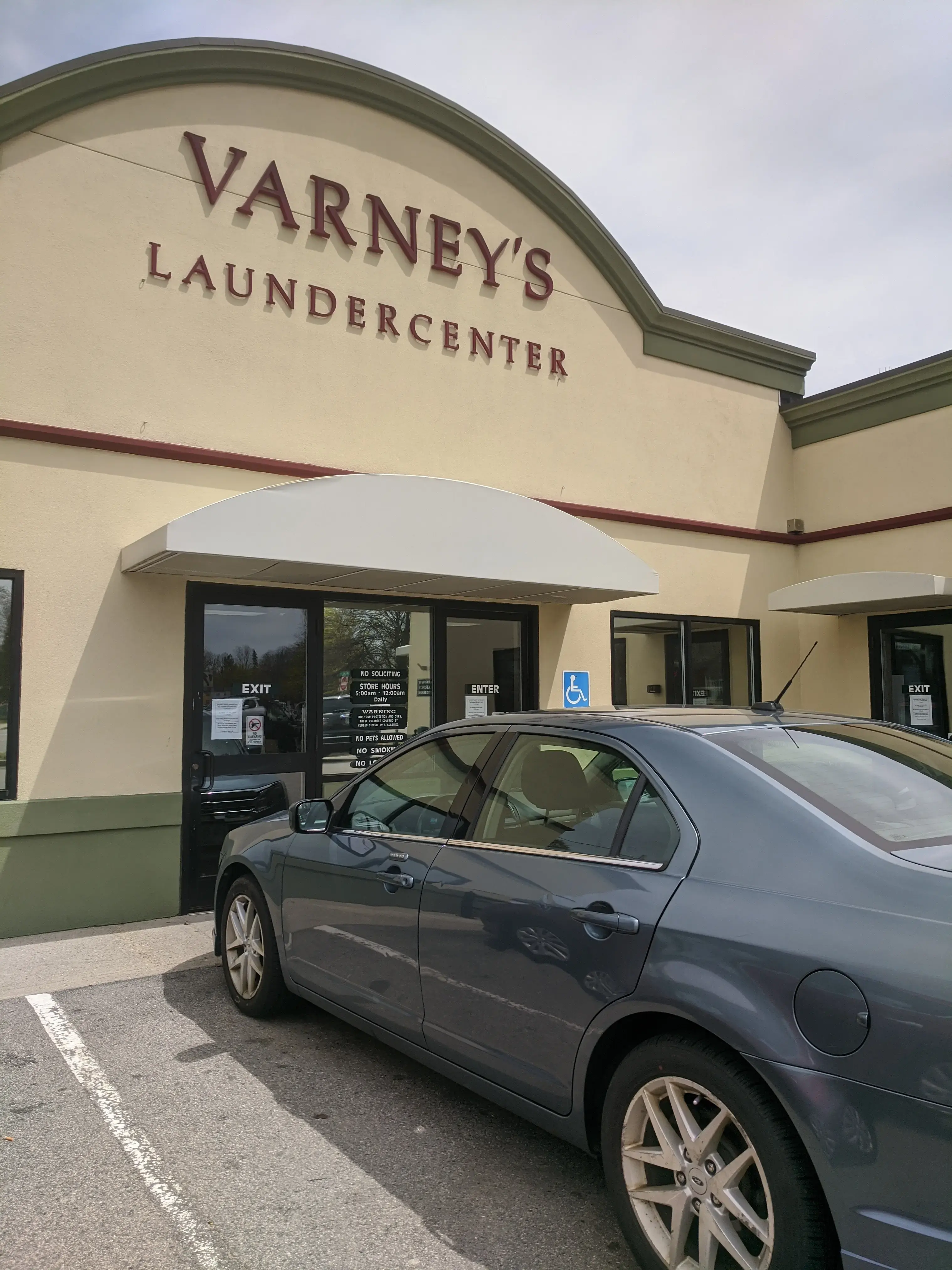 Varneys LaunderCenter thumbnail 3