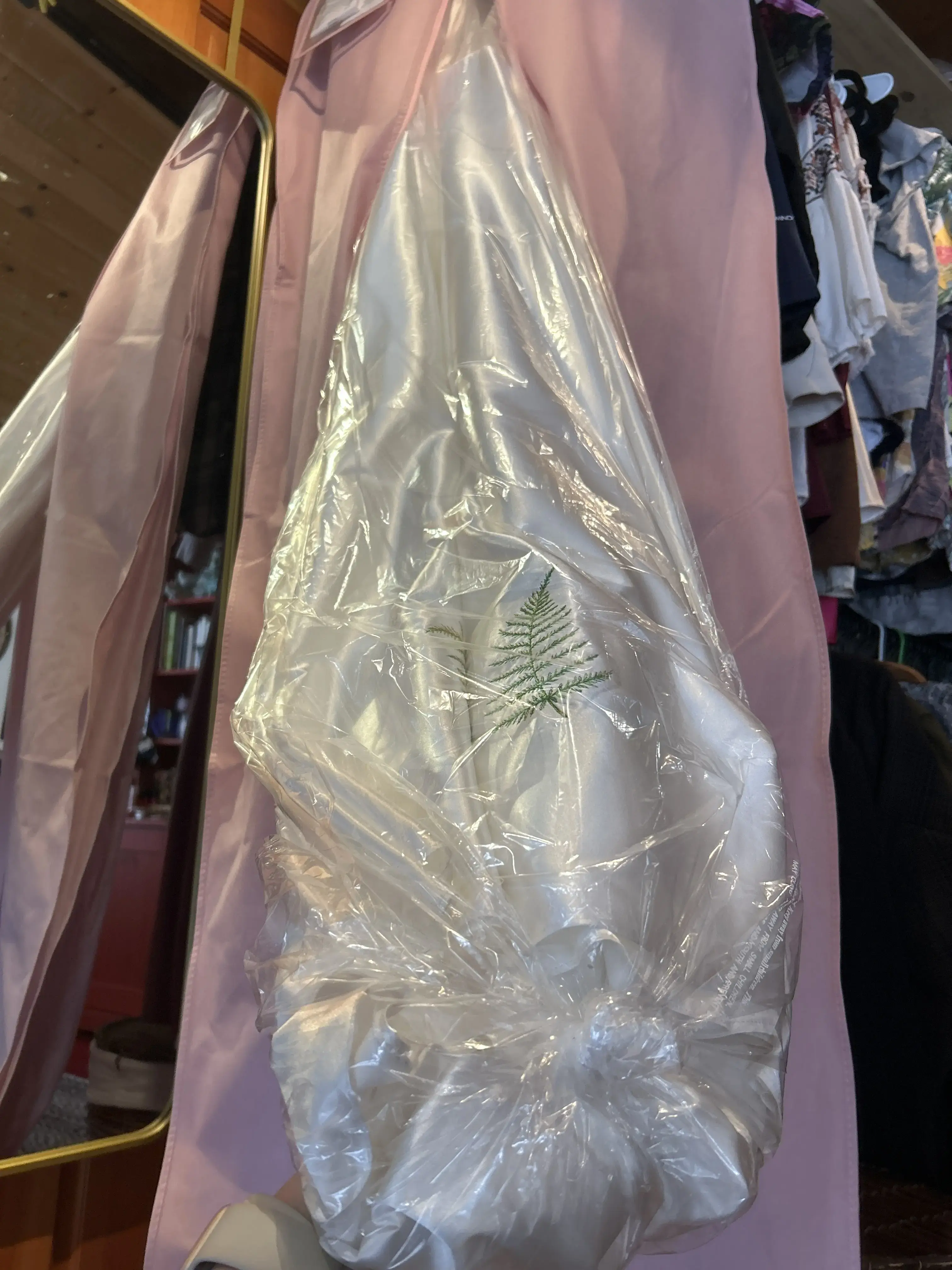 VayaClean Eco-Dry Cleaning & Laundry thumbnail 9