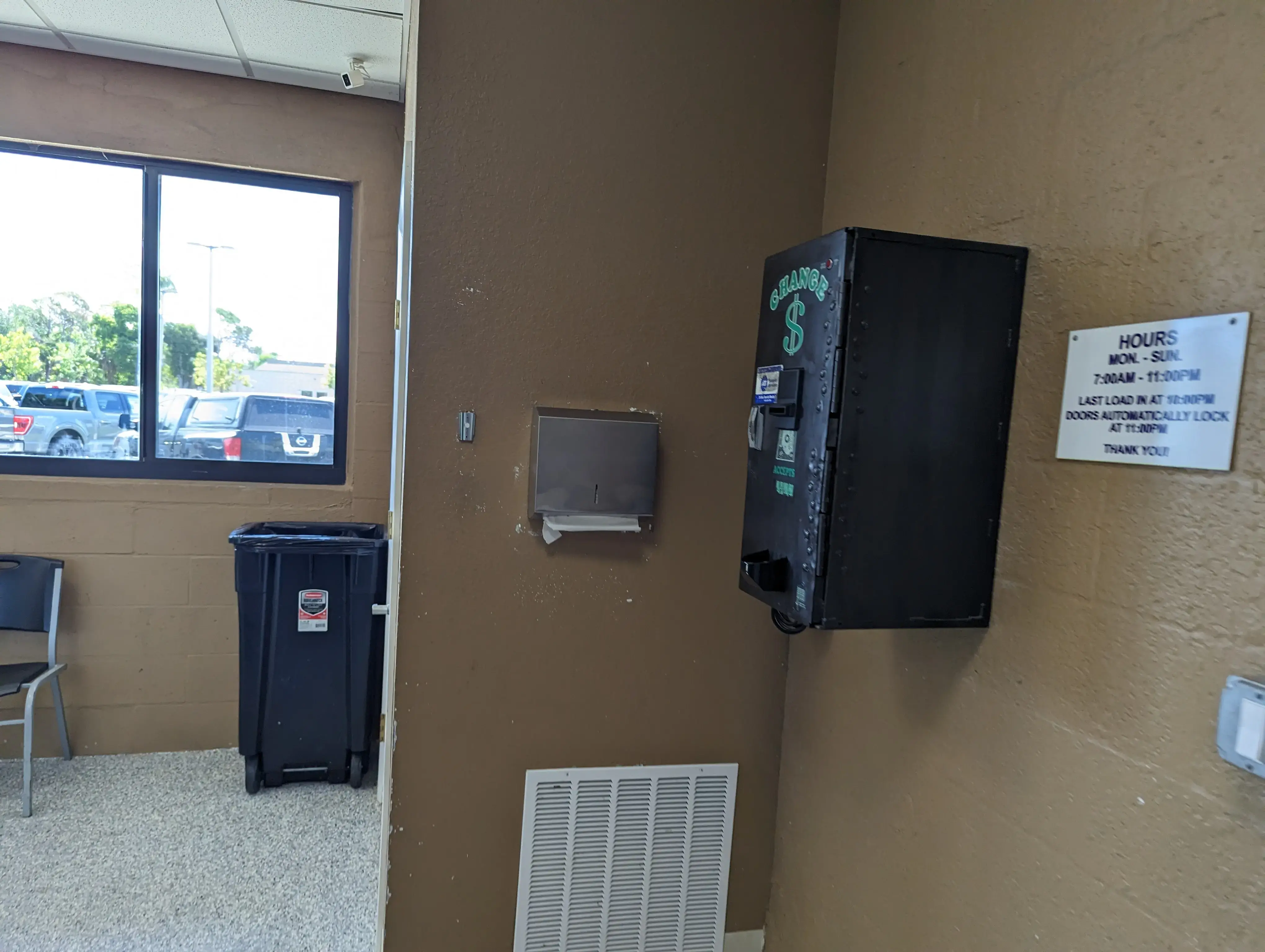 Venetian Coin Laundromat thumbnail 8