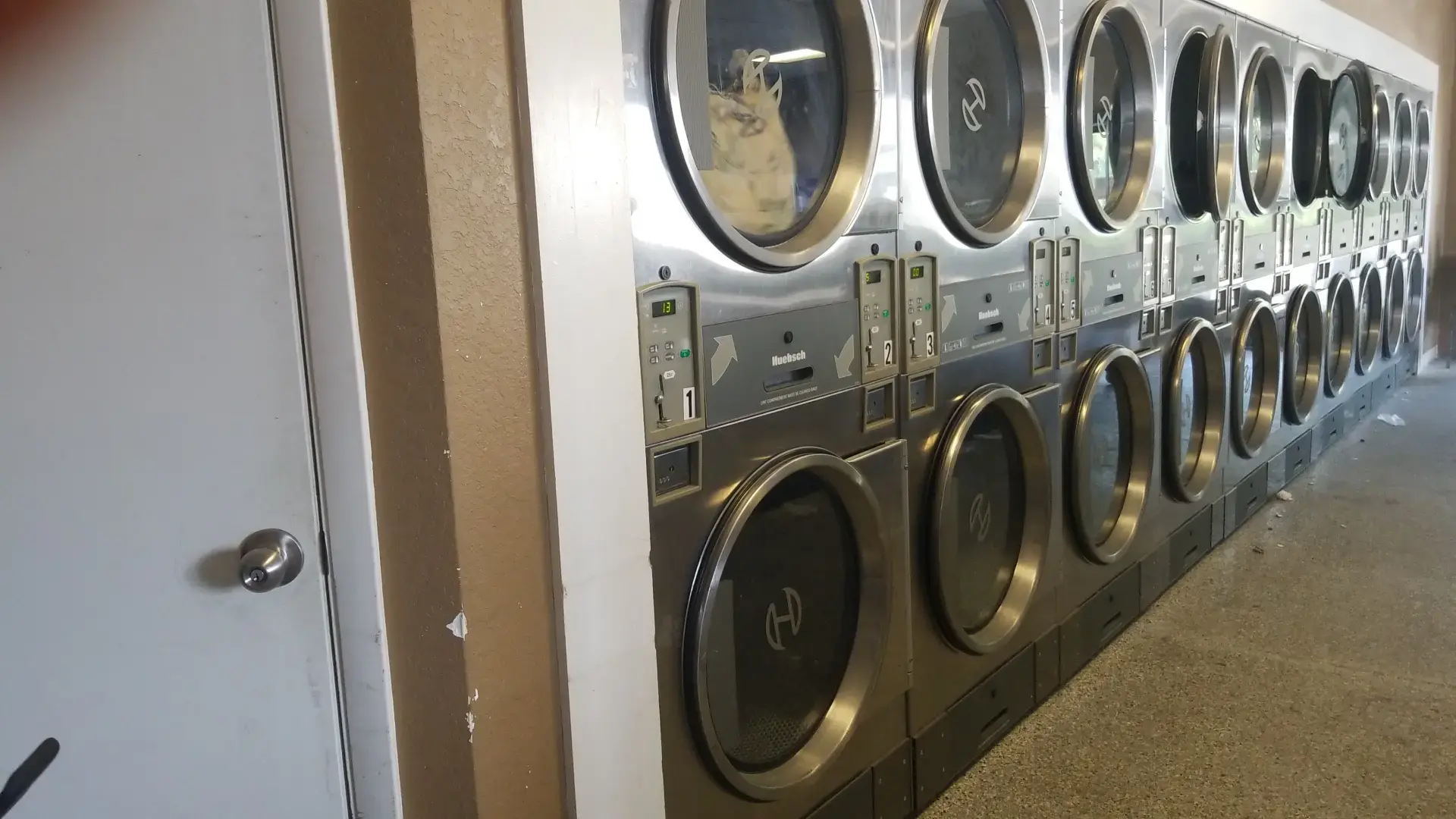Venetian Coin Laundromat - Image 14